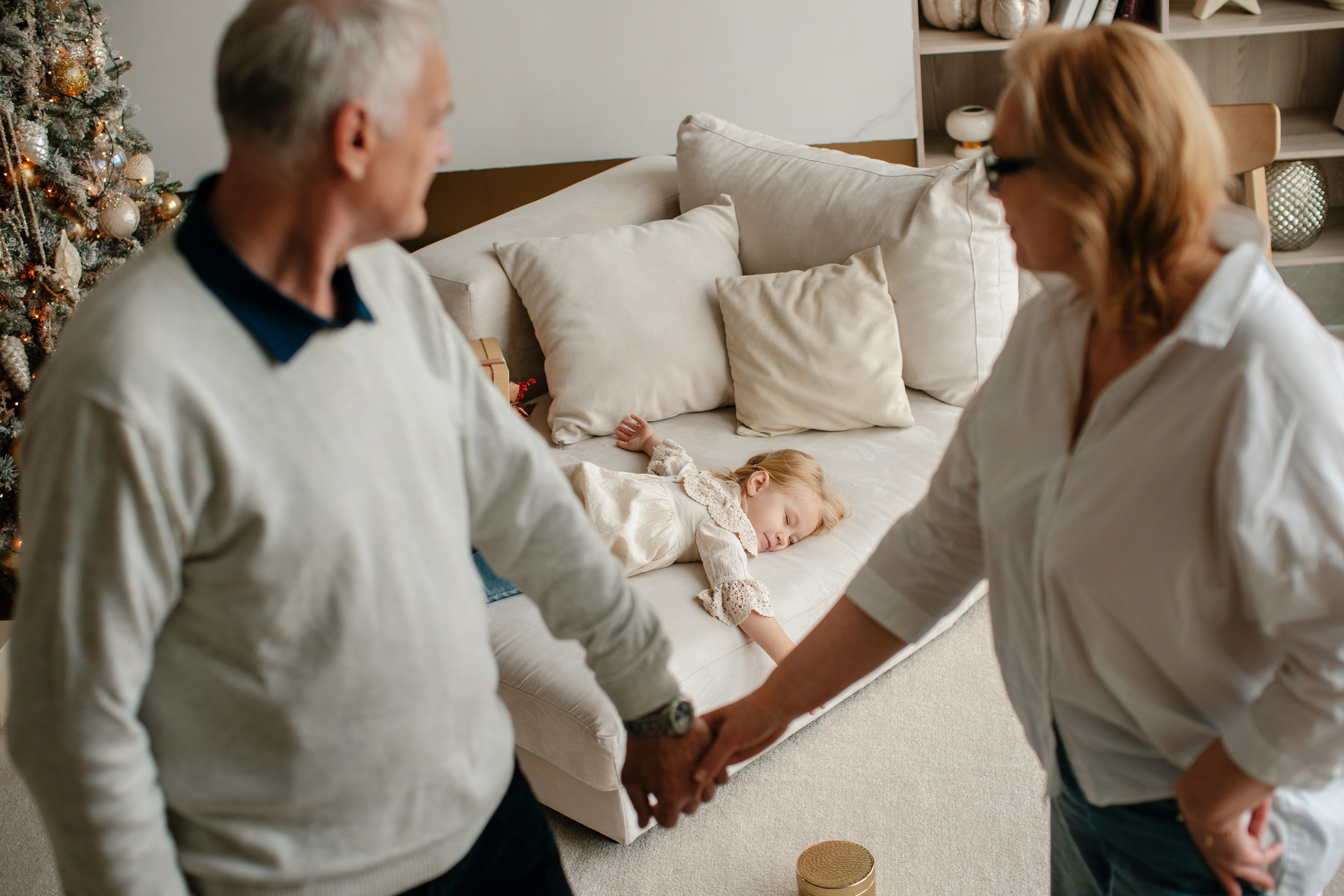 Семейная фотосессия в студии и дома Спб портфолио Насти Околот