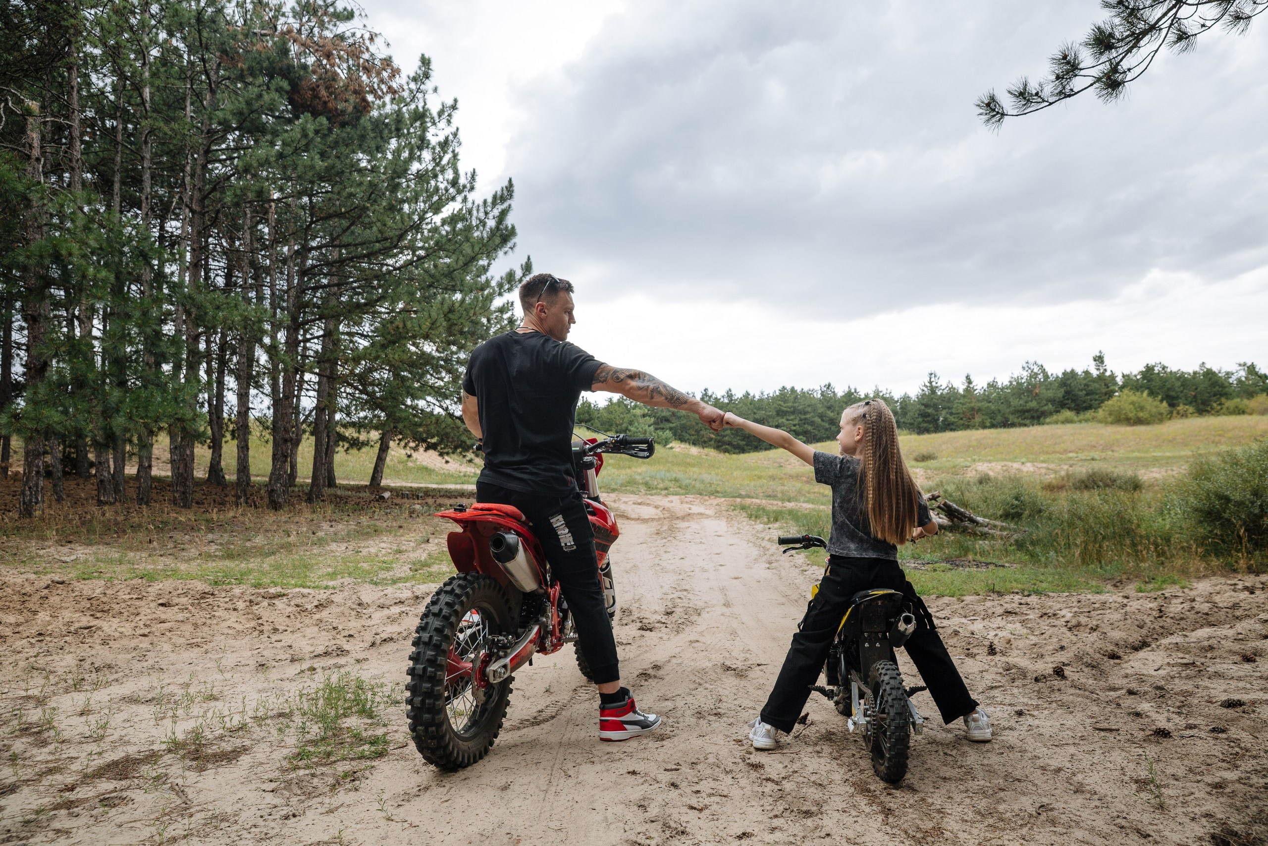 Папа, дочка и два эндуро. Профессиональный фотограф в Волгодонске и Ростове Владимир Казак