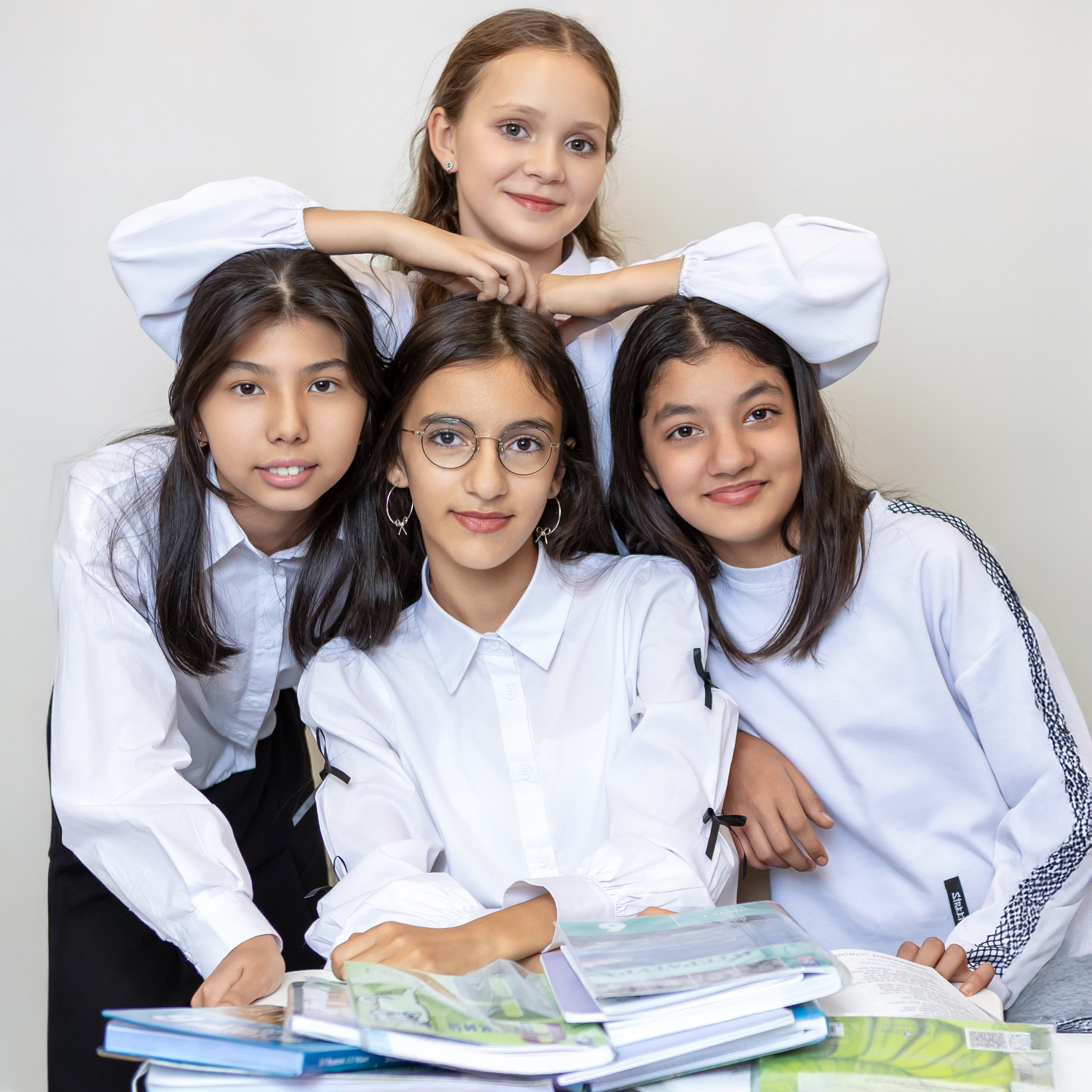 👫 Друзья. Выпускные альбомы для школы и детского сада — школьный фотограф Подольск, Троицк, Щербинка, Москва