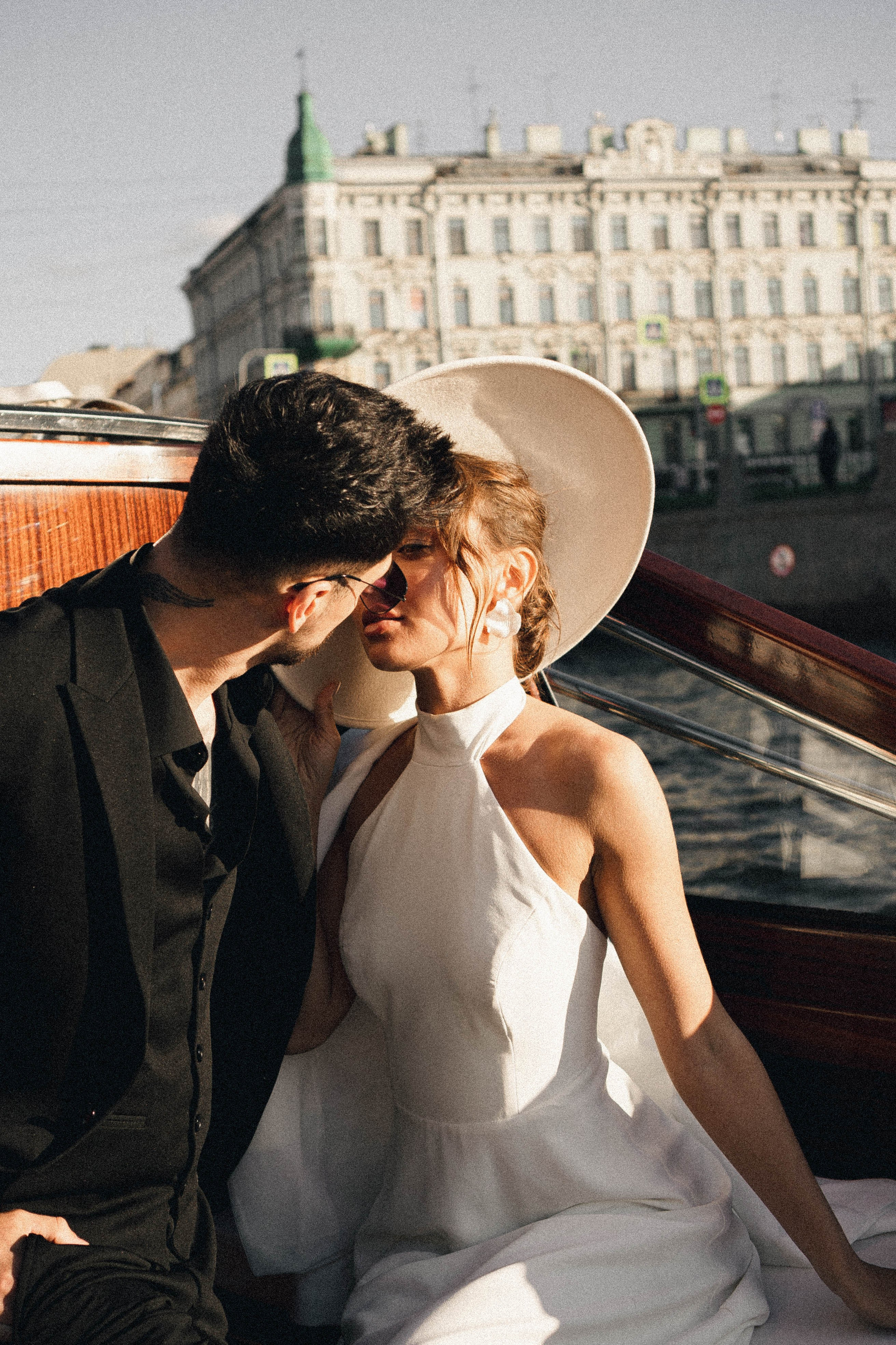 СВАДЕНБНАЯ СЬЕМКА НА КАТЕРЕ ПО КАНАЛАМ САНКТ-ПЕТЕРБУРГА И В АКВАТОРИИ НЕВЫ. Профессиональный фотограф, Санкт-Петербург — Виктория Богомолова