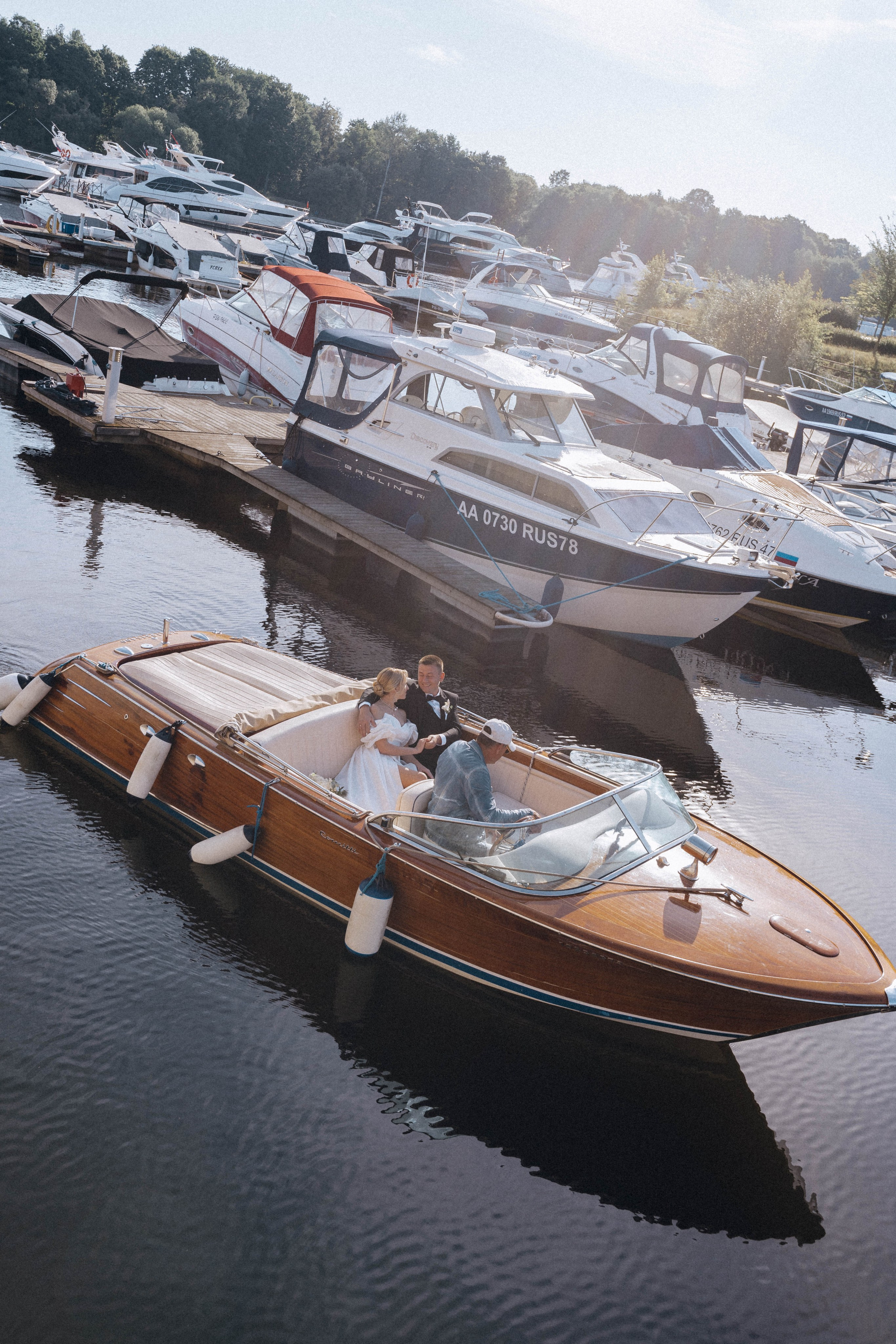 СВАДЕНБНАЯ СЬЕМКА НА КАТЕРЕ ПО КАНАЛАМ САНКТ-ПЕТЕРБУРГА И В АКВАТОРИИ НЕВЫ. Профессиональный фотограф, Санкт-Петербург — Виктория Богомолова