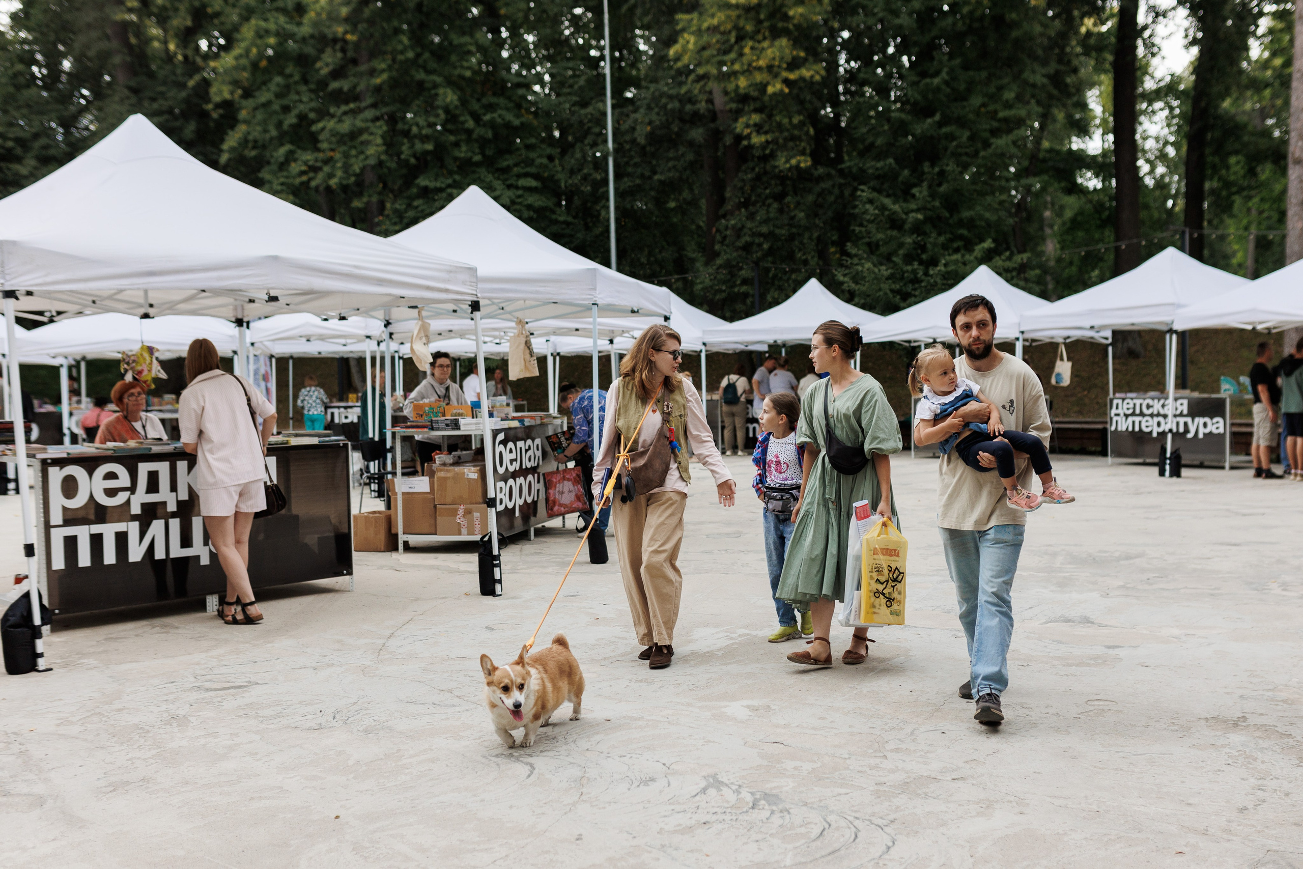 Книжный фестиваль «Смены» в Выксе 2025. Фотограф городских и семейных событий Артем Карпухин