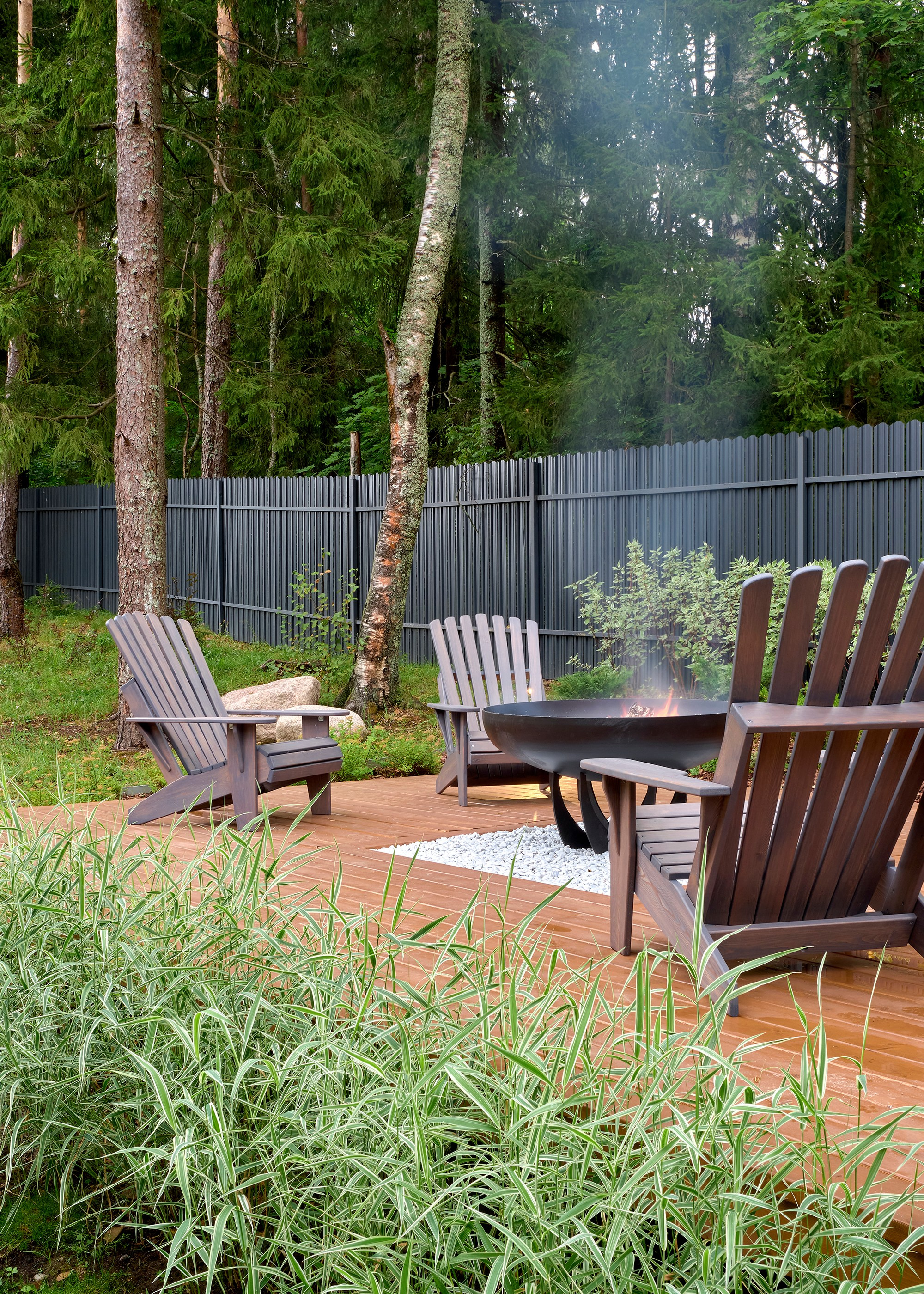 Фотосъемка реализованного проекта частного сада в Заполье для ландшафтной студии Хвоя. Фотограф Наталья Соловьева