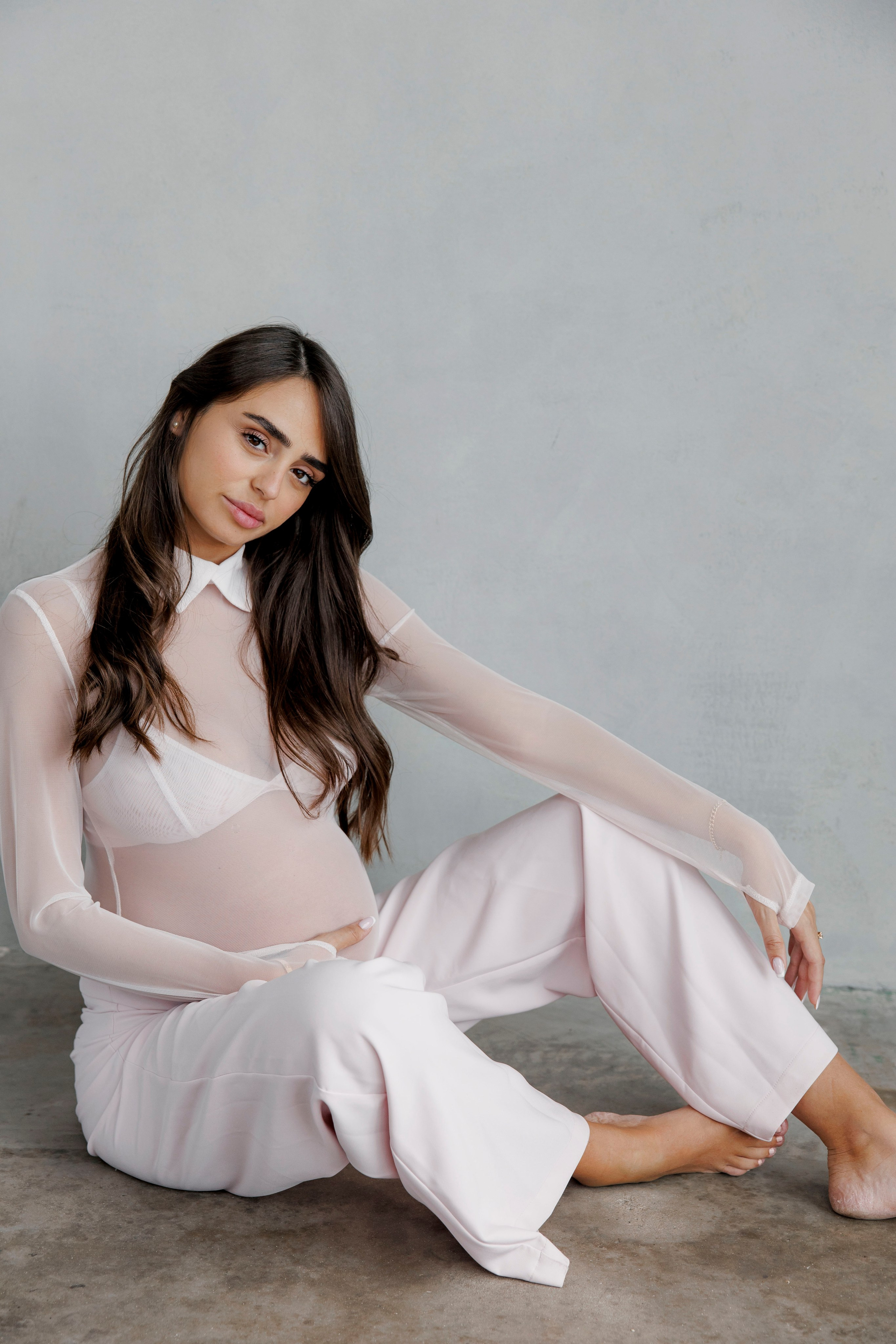 Pregnancy photoshoot inside the studio in Tel Aviv. Главная