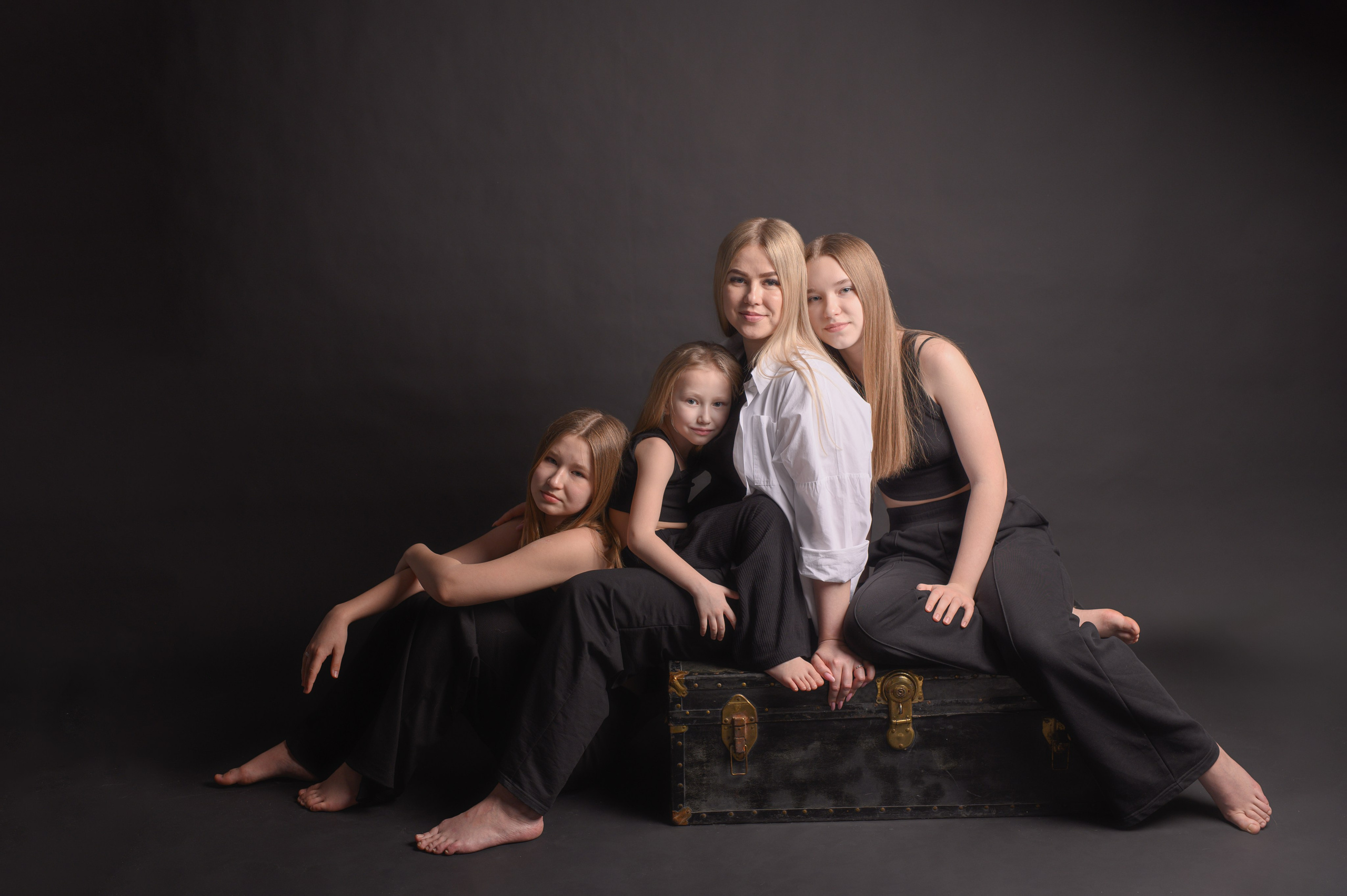 Семейная портретная студийная съемка. НЬЮБОРН ФОТОСЕССИИ, БЕРЕМЕННОСТЬ, ПОРТРЕТНЫЕ СЕМЕЙНЫЕ ФОТОСЕССИИ  Ногинск Москва ОЛЬГА ВОГЕЛЬ