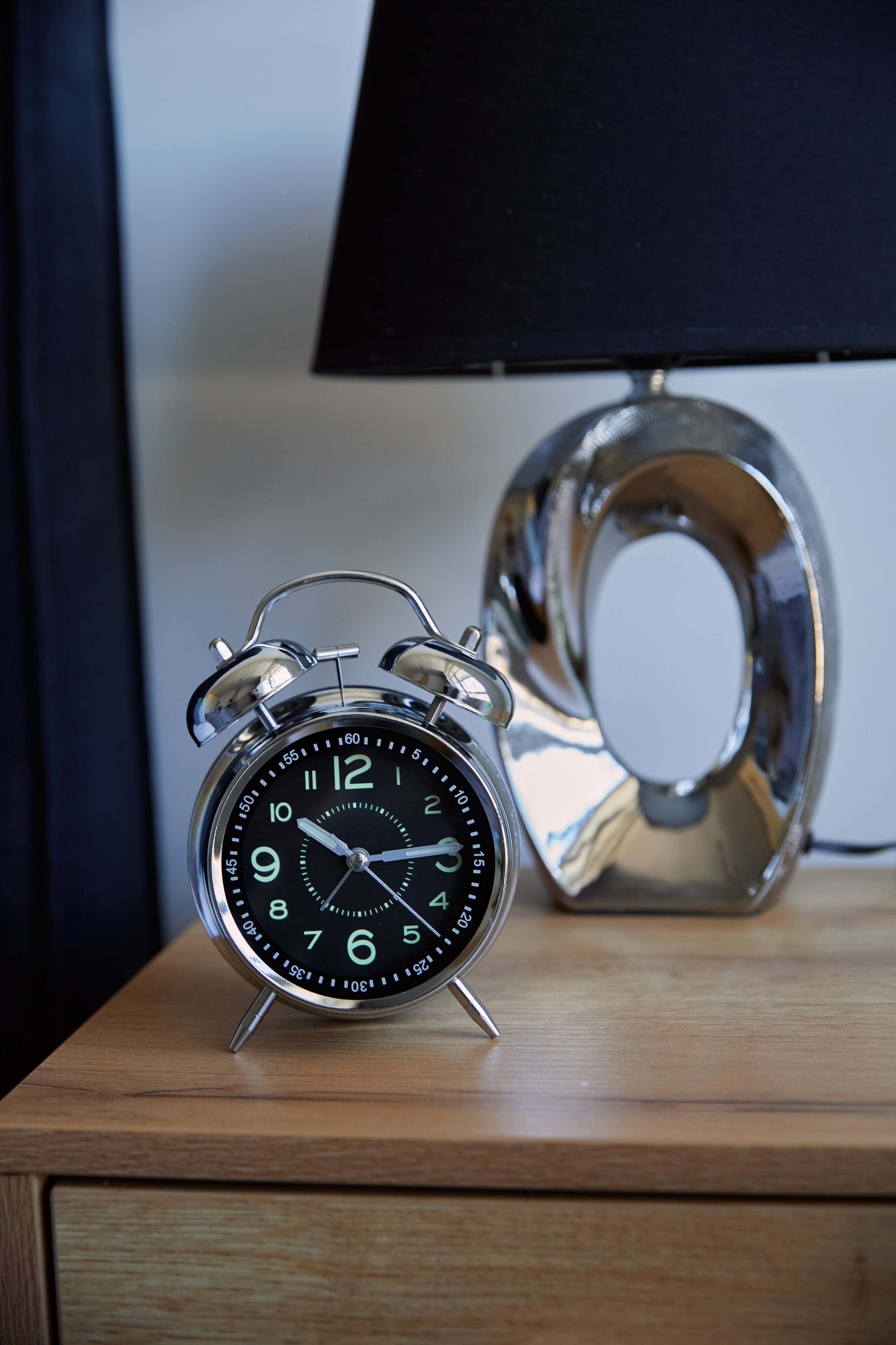 Будильники. Фотограф