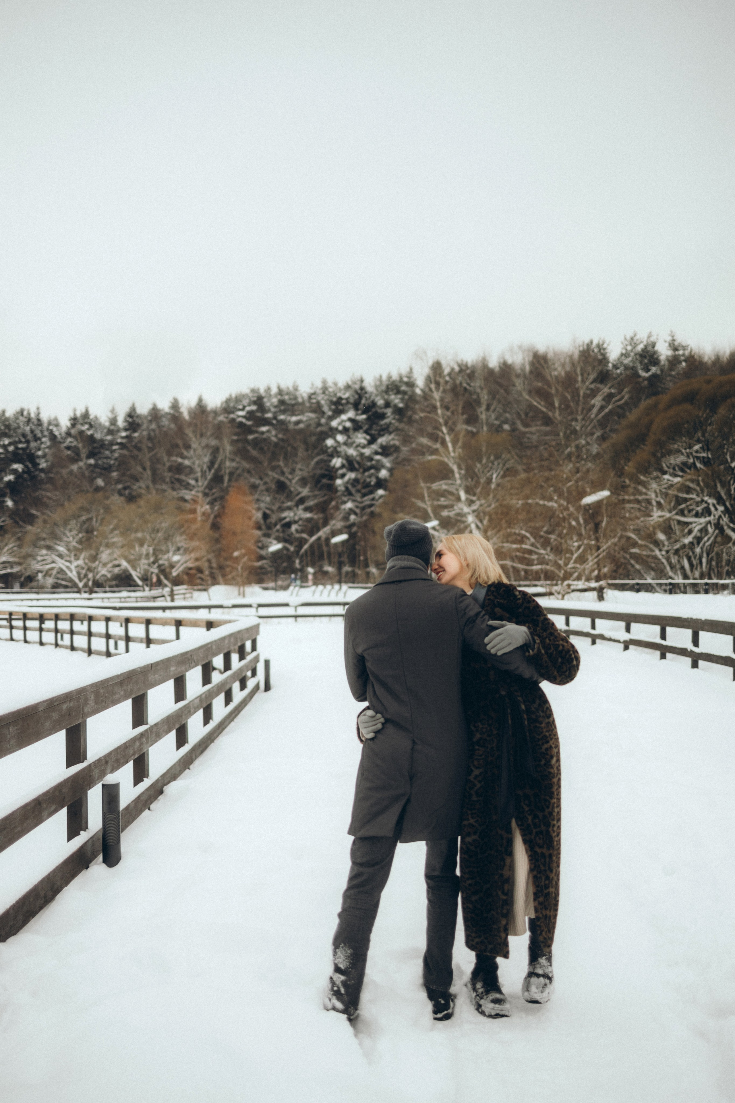 Дима и Камила в зимнем Мещерском лесу. Свадебный и портретный фотограф в Москве Кристина Золотова