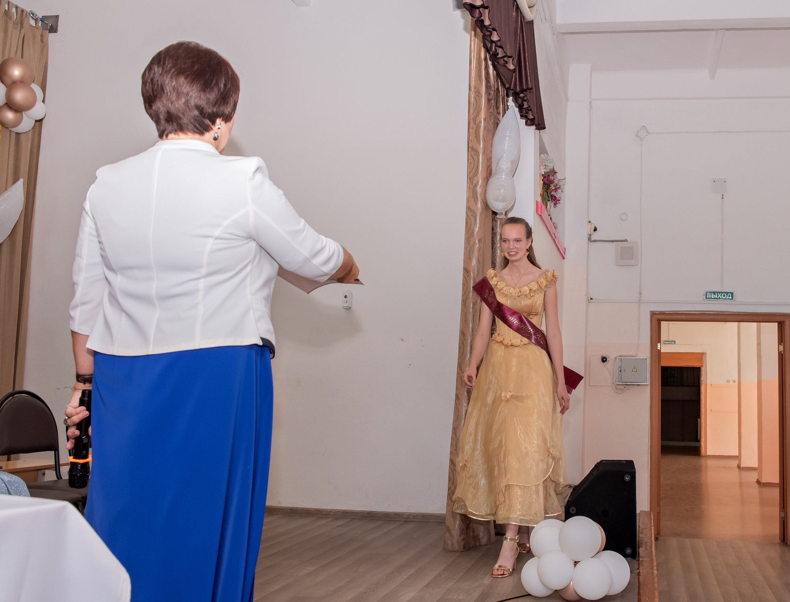 Выпускной школы № 3 вручение аттестатов в актовом зале. Свадебный и семейный фотограф в Кыштыме Челябинске Марина Шигапова