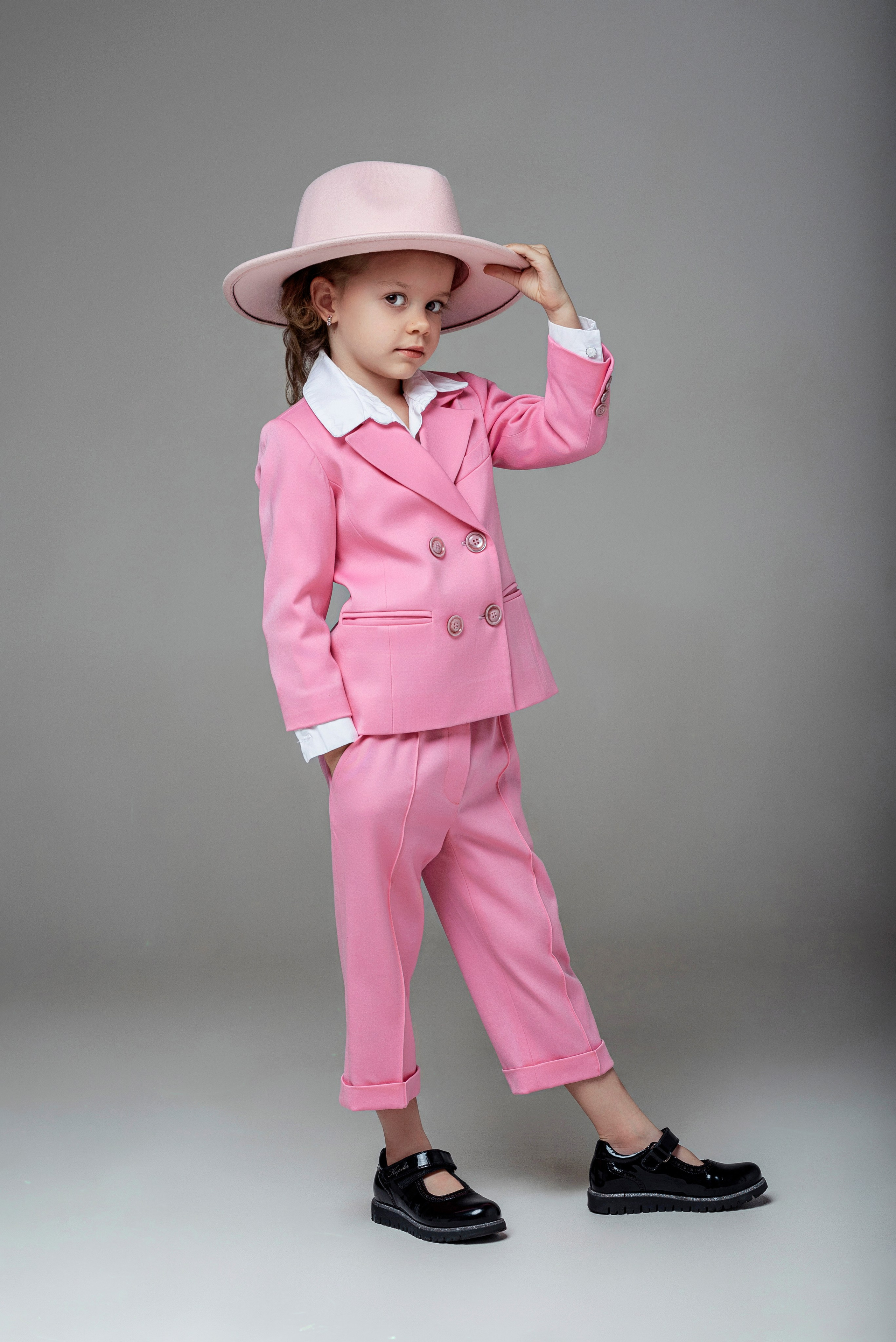 Детская фотосессия сестёр в Сочи. Детский студийный фотограф Сочи