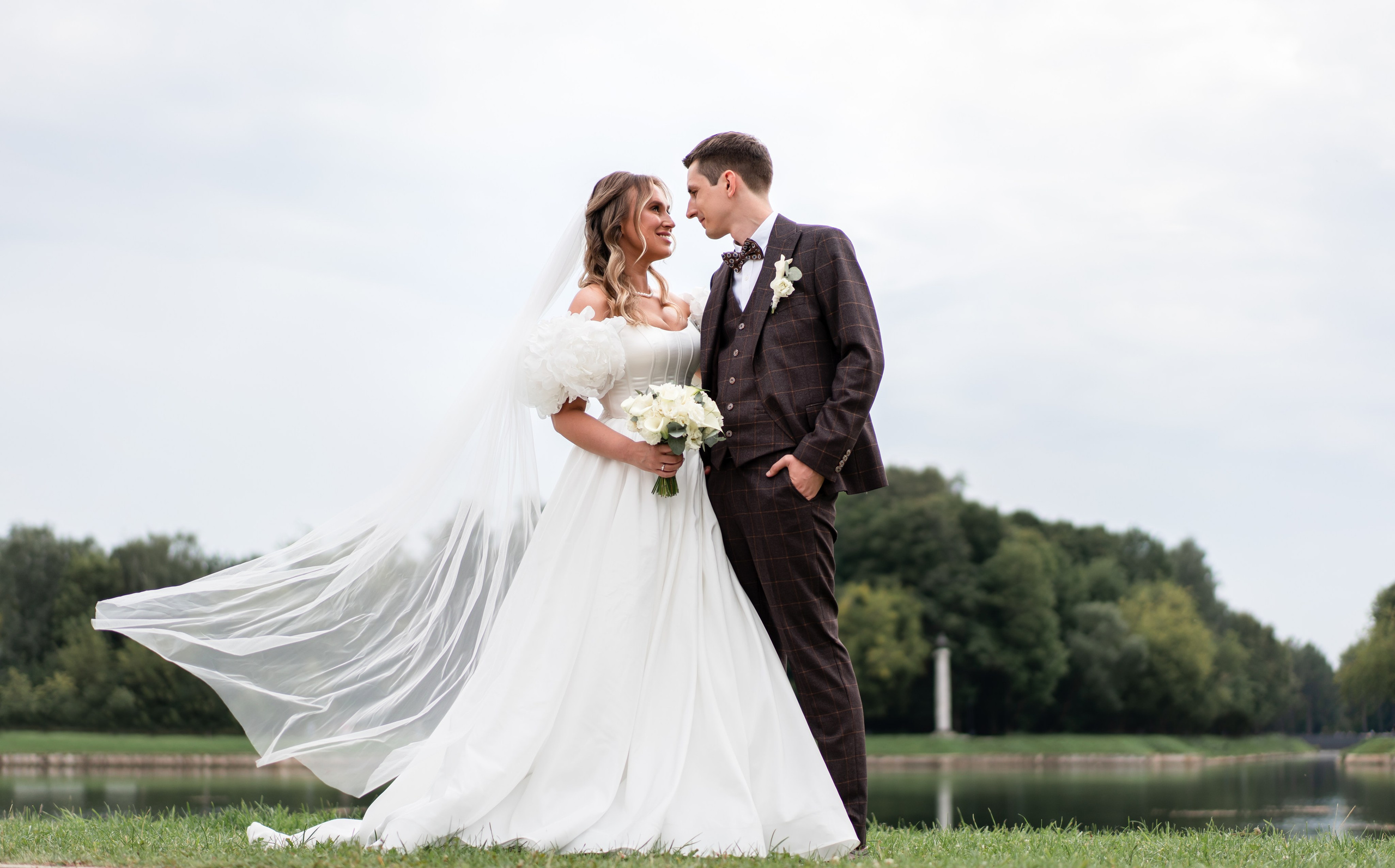 Свадебная фотосессия в отеле The St. Regis Moscow Nikolskaya. Свадебный фотограф Вера Климова