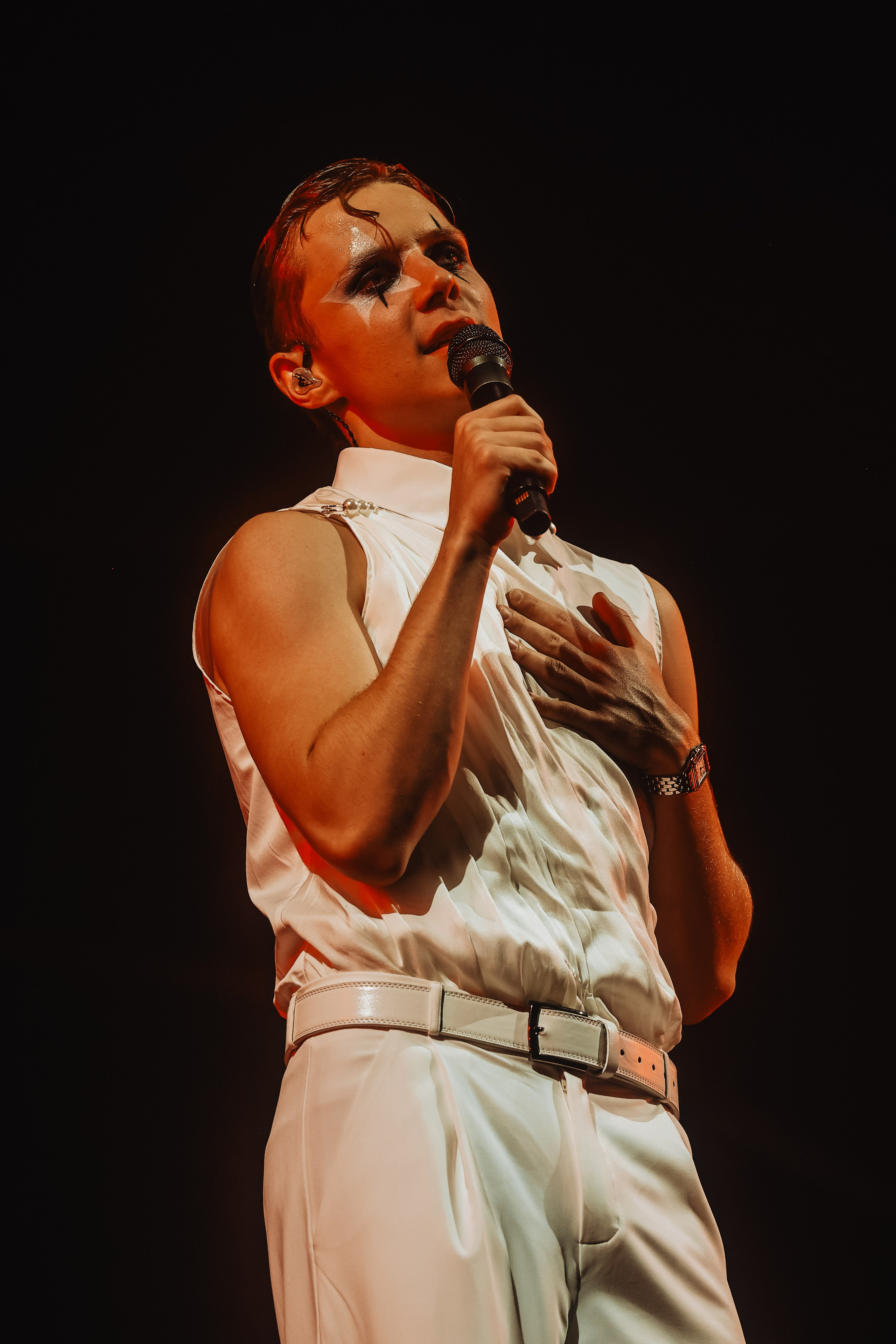 ВАНЯ ДМИТРИЕНКО