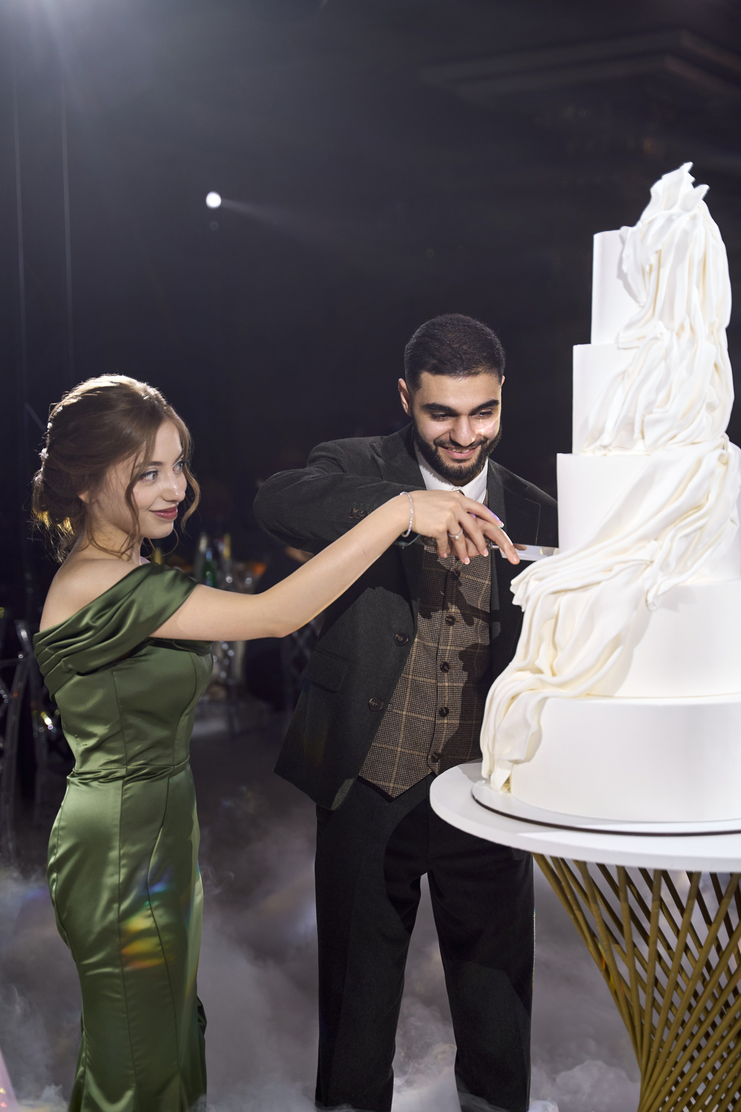 Красивое и чувственное сватовство Рафаэля & Алины в GOLDEN PALACE от ТВИНС СТУДИО. ТВИНС СТУДИО — лучшие свадебные фотографы и видеографы в Краснодаре