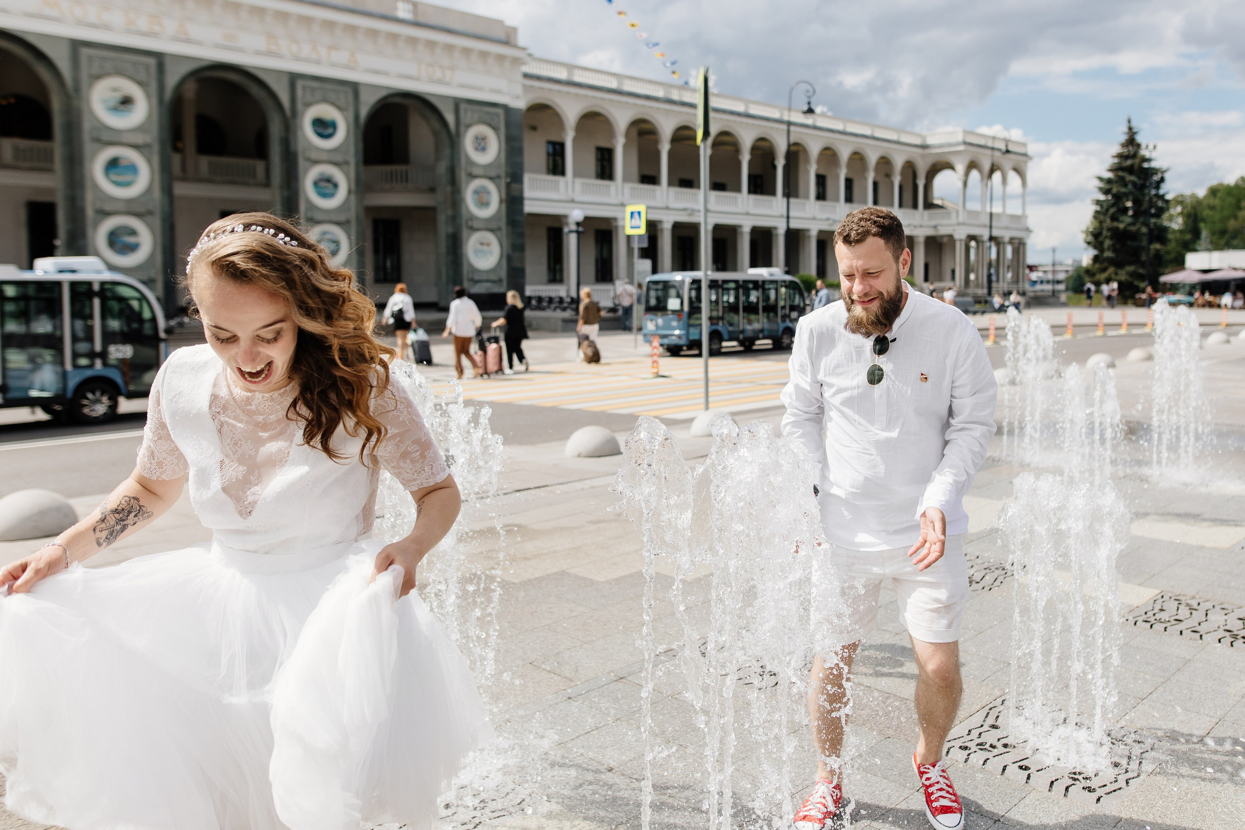 Свадьба на стадионе Спартак Лукойл Арена, свадьба на Северном речном вокзале, свадьба в метро, новые адреса счастья. Свадебный и семейный фотограф Екатерина Иванова