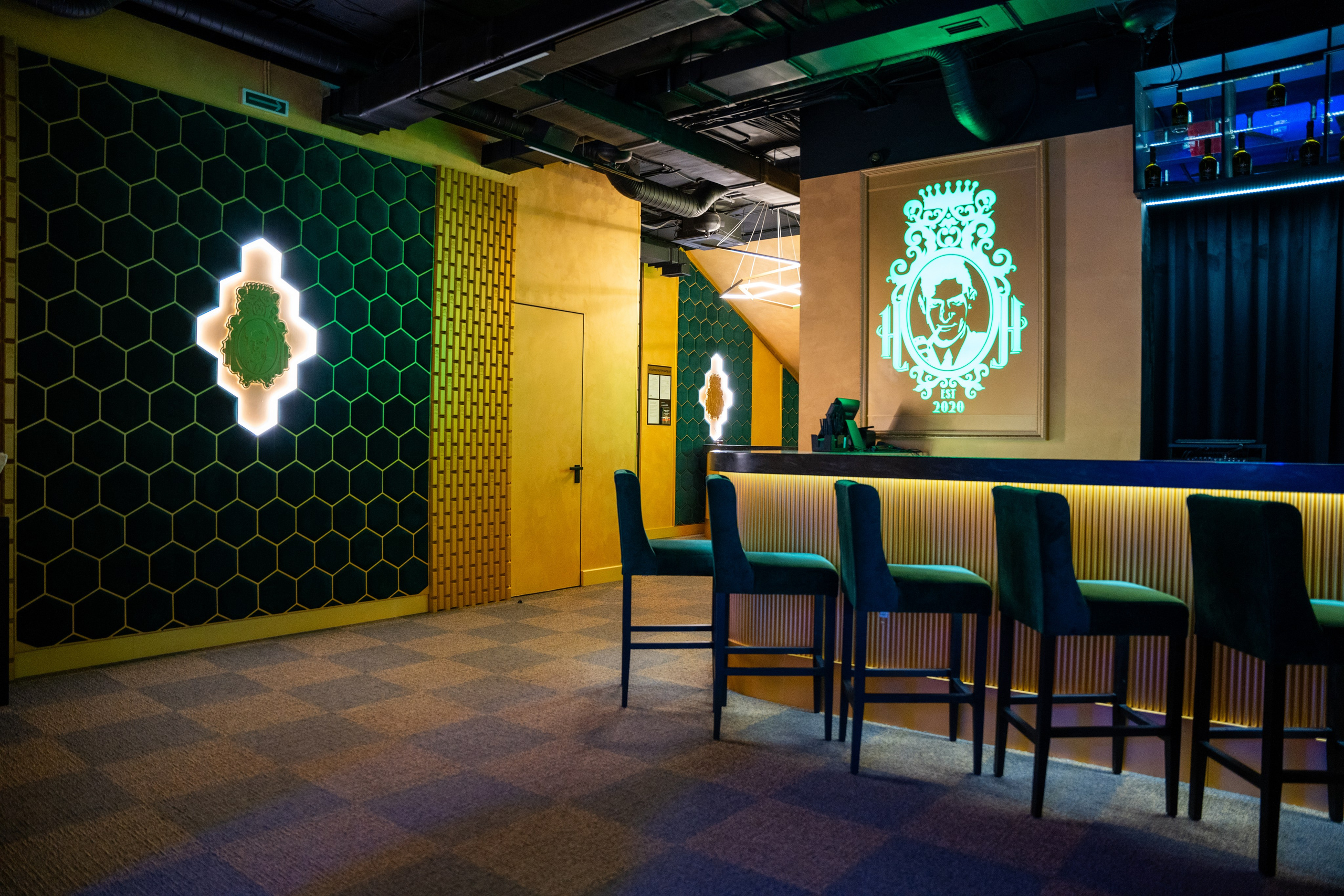 Фотосъемка интерьера стриптиз-клуба Hefner — элитный клуб Краснодара. Интерьерная фотосъемка клуба Hefner в Краснодаре — профессионально. Шедевры для Вас! Фотограф и Видеограф в Краснодаре Пахиев Руслан