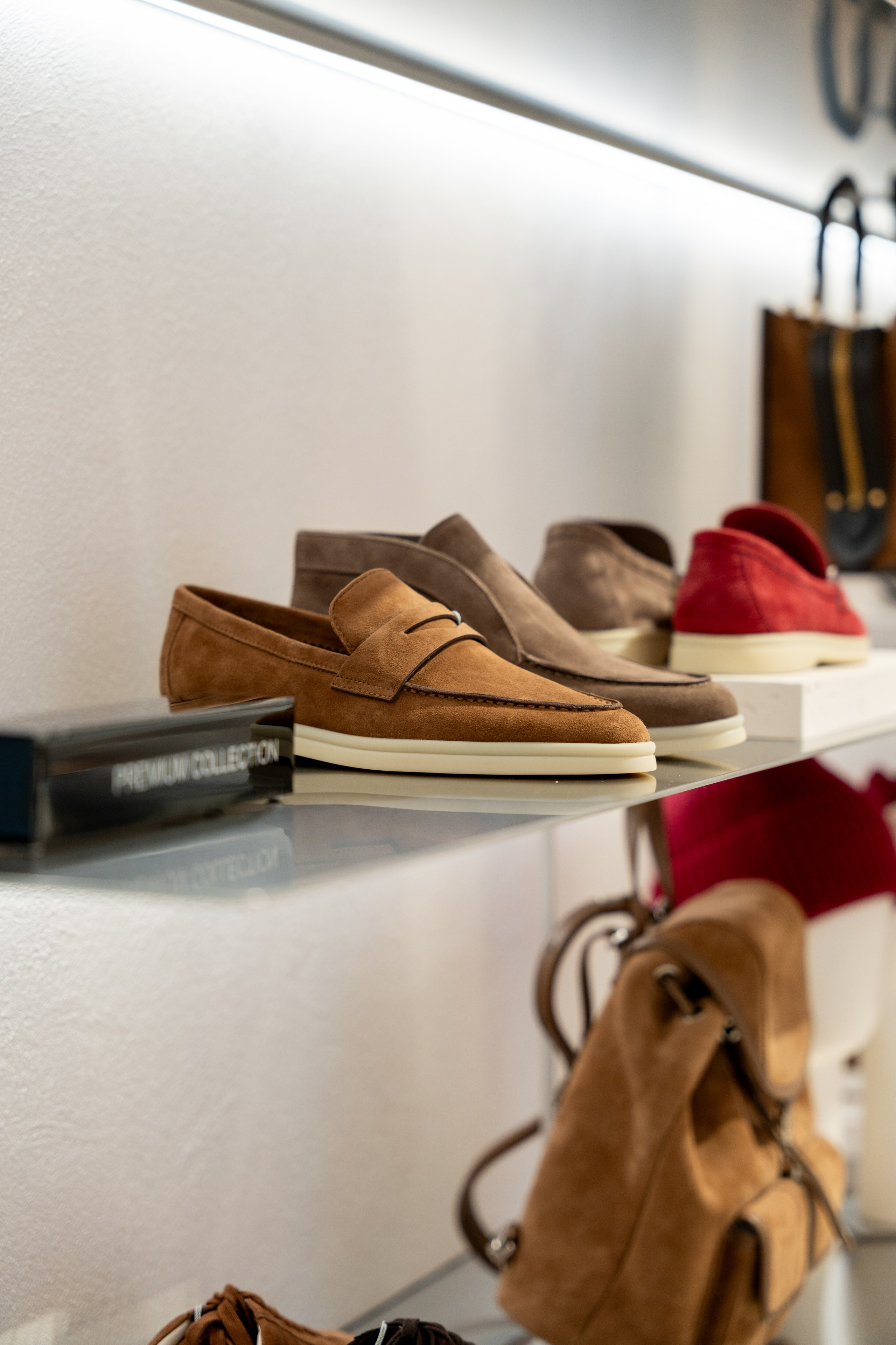 Интерьерная фотосъемка магазина Ekonika в Краснодаре — обувной бренд Профессиональная фотосъемка Ekonika — фирменный магазин в Краснодаре. Шедевры для Вас! Фотограф и Видеограф в Краснодаре Пахиев Руслан