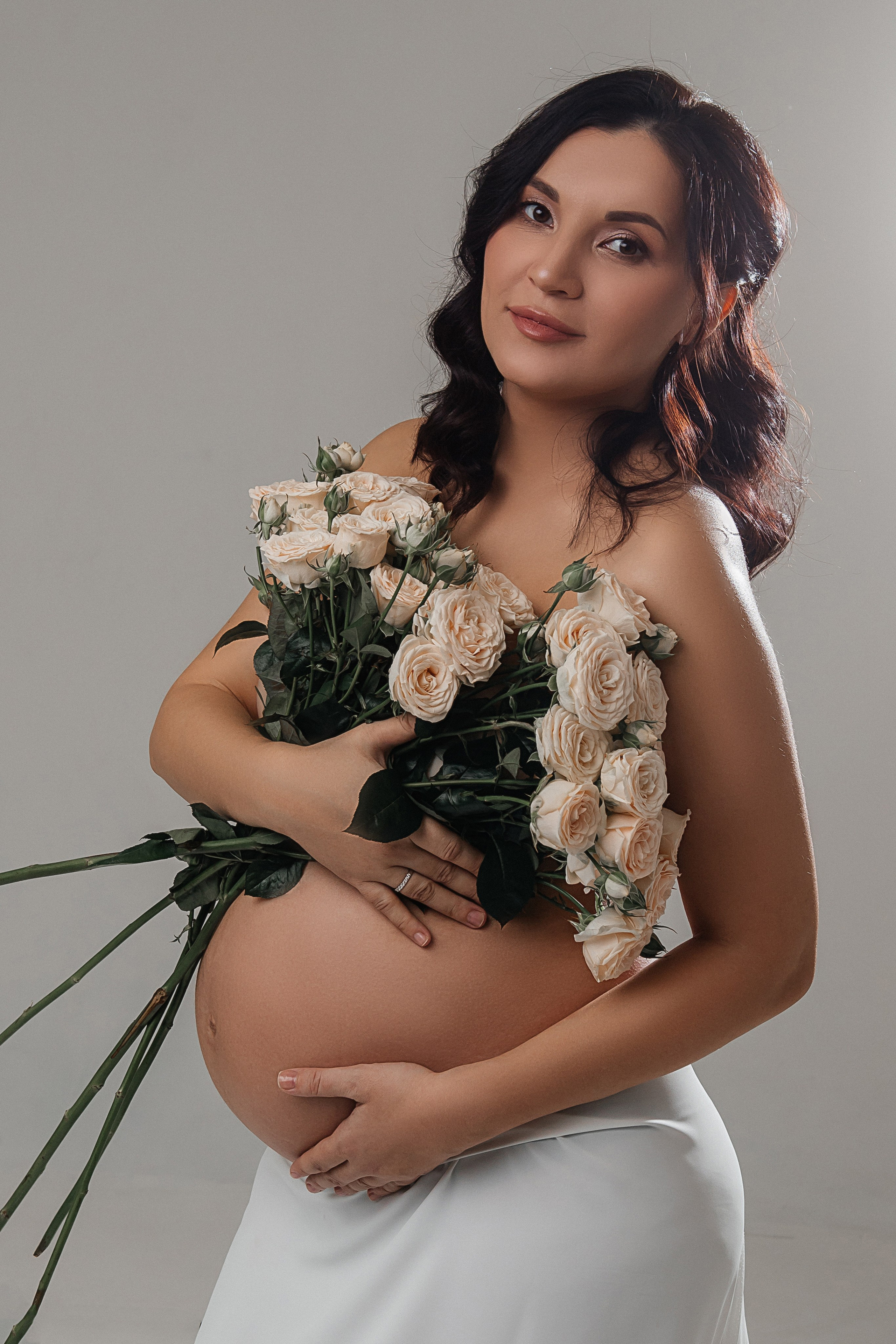 фотосессия беременности в тканях. Беременные в ткани. Беременная фотосессия с летящими тканями. Фотограф беременности в иркутске. Фотосессия беременных в студии. Студийная фотосессия Иркутск. Беременные фотосессии в Иркутске. фотограф беременных. Студийный фотограф