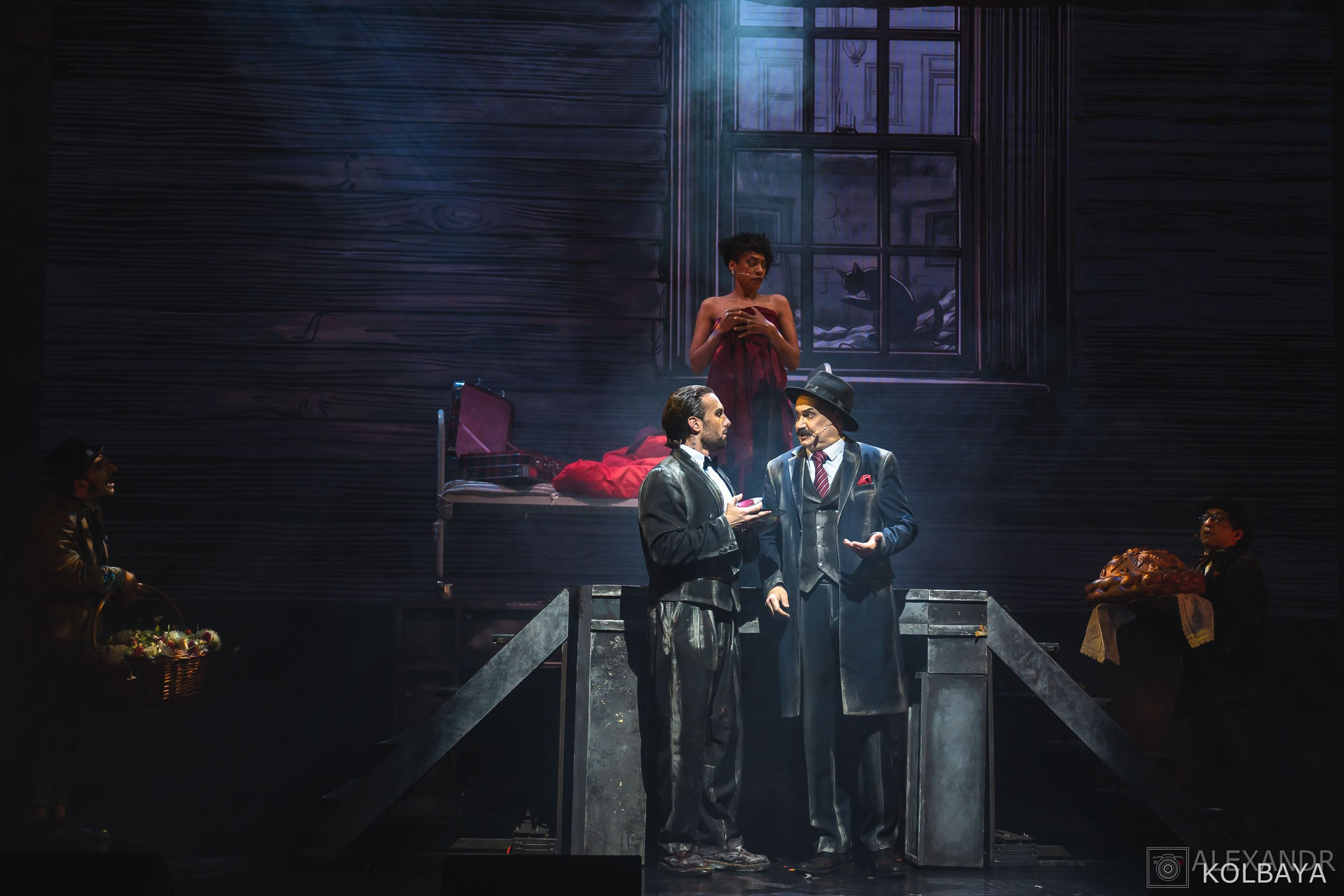 Фотографии со спектакля «Однажды в городе N». Концертный и театральный репортажный фотограф в Москве Александр Колбая