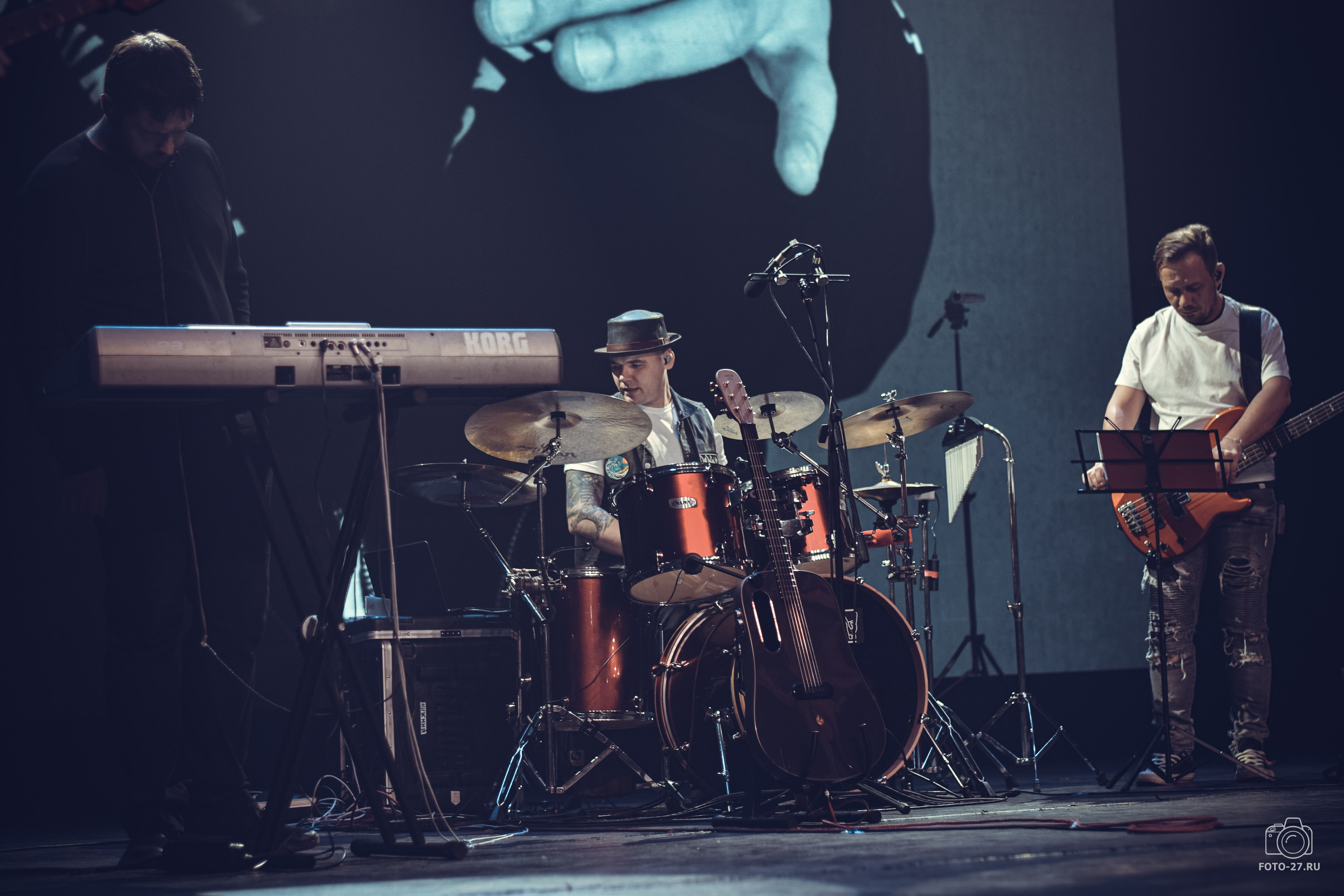 Антон Курдюмов фотограф в Хабаровске Рина Курдюмова фото27 foto27 Антон Дорофеев репортажный репортаж документалист Тони и Рина фотосоздатели ПаПаРоК Философия и любовь сольный концерт ОДОРА Хабаровск