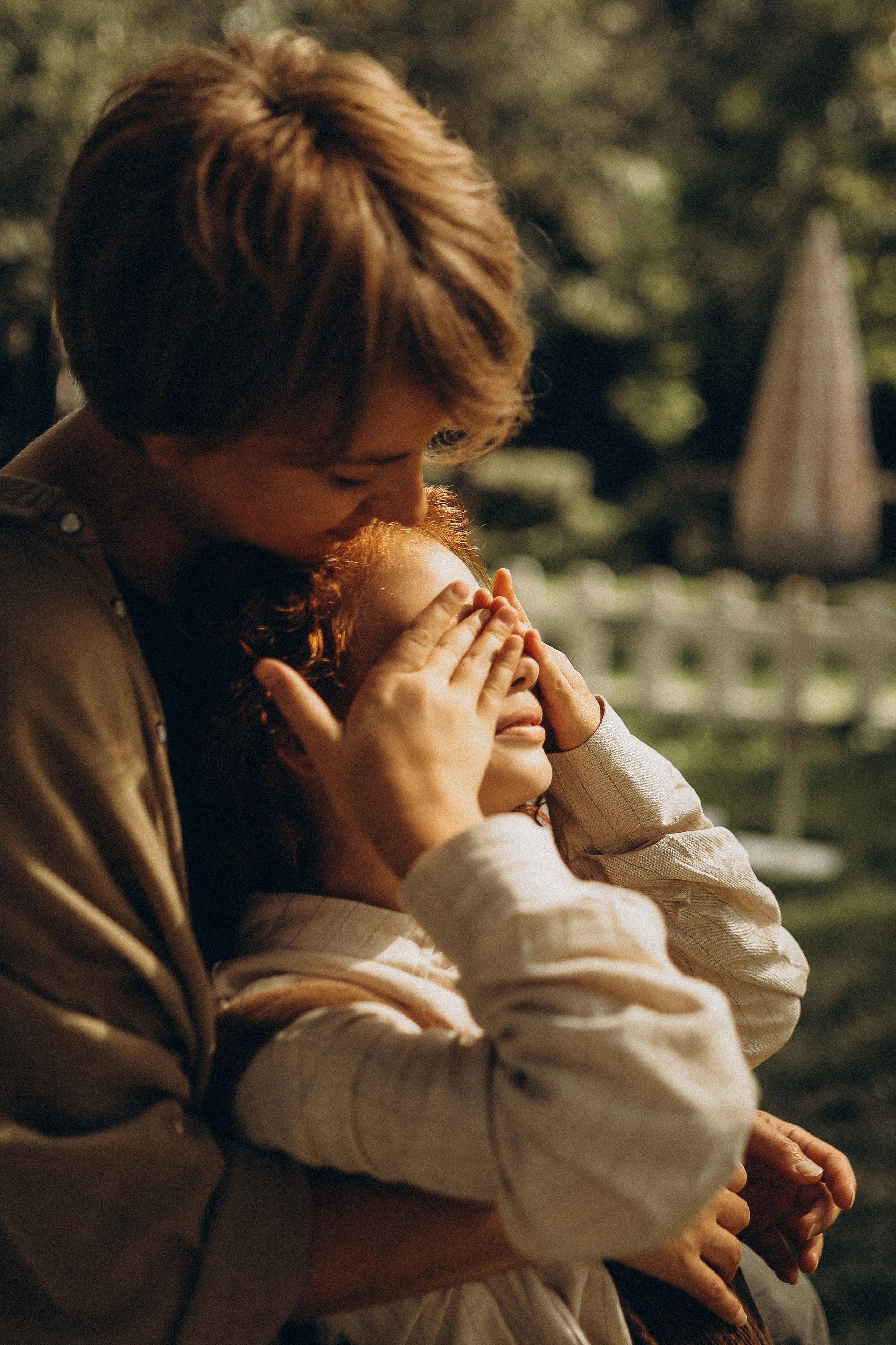 Дина и Миа в огороде. Семейный и детский фотограф в Москве Анастасия Меликова