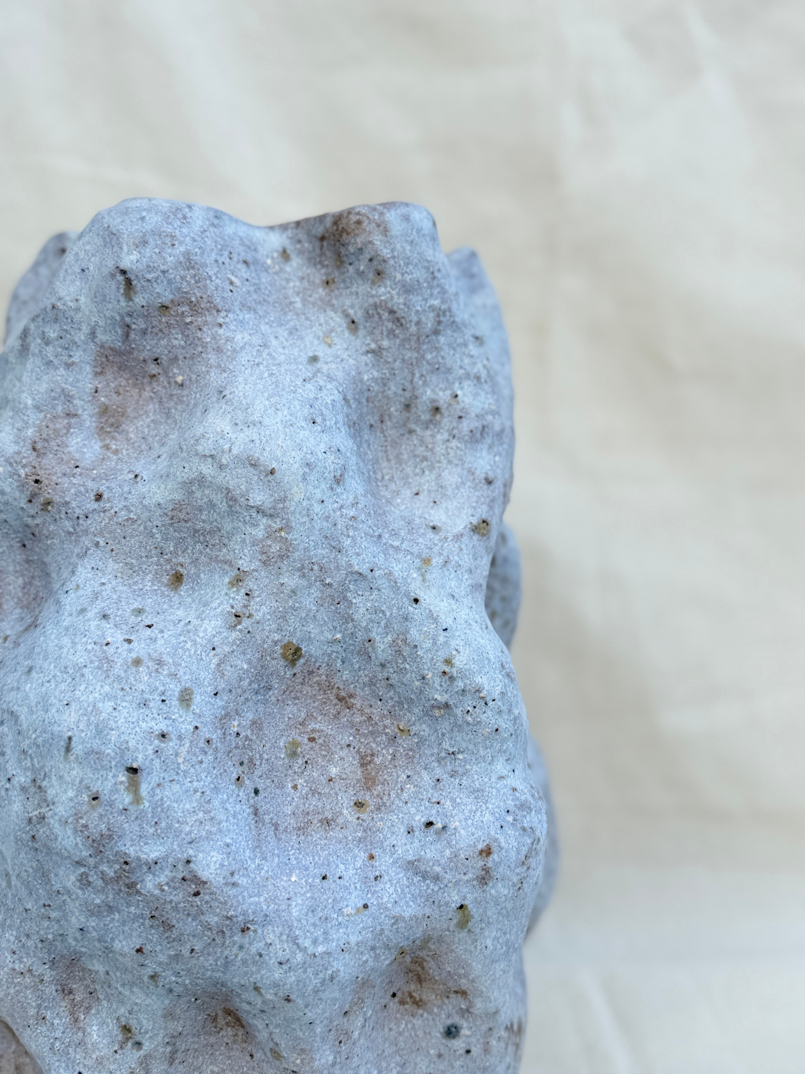 Ваза «Большой серый камень». Арт-керамика Катерины Жизневской