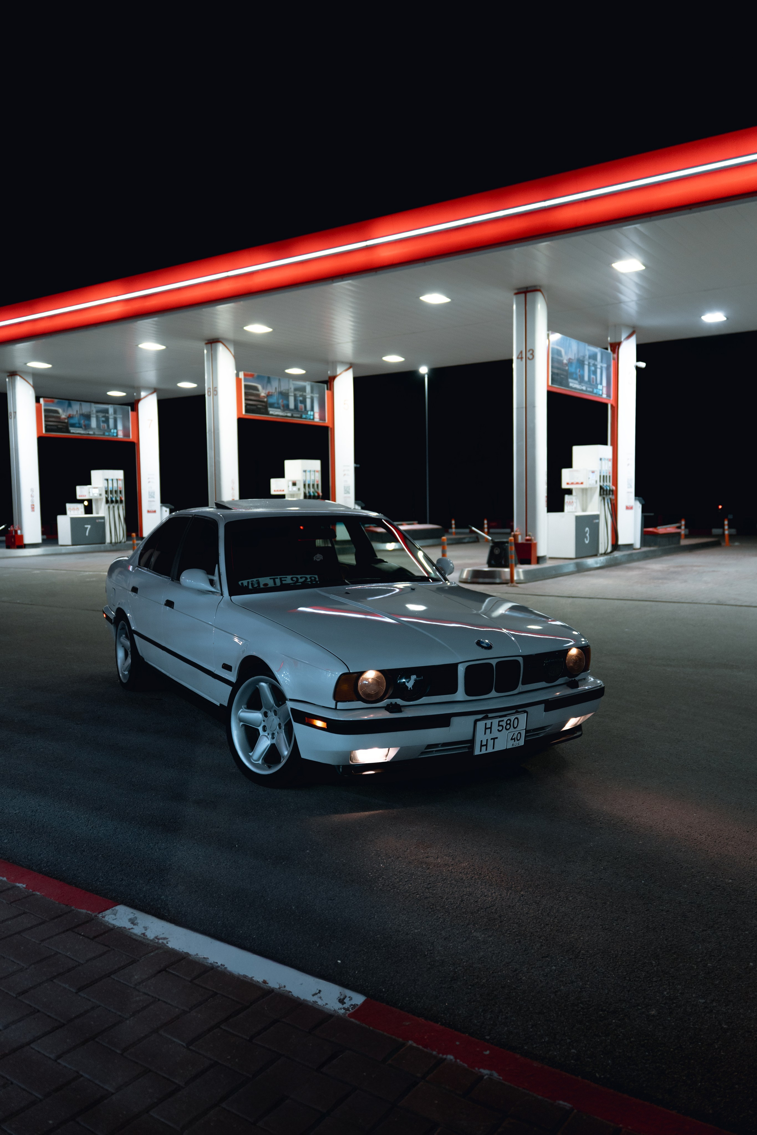 Фотографии Никиты и его BMW E34