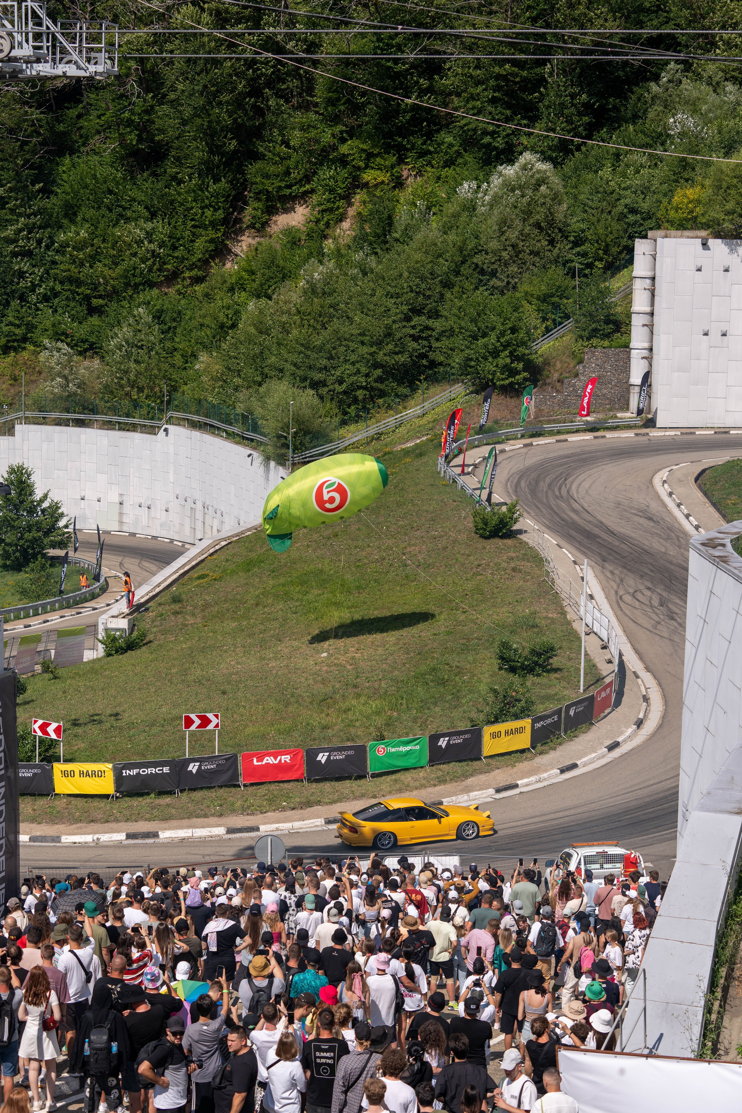 Фотоотчет партнеской интеграции для сети «Пятерочка» на фестивале «Grounded». Репортажный фотограф в Красной Поляне и Сочи Павлюченко Екатерина