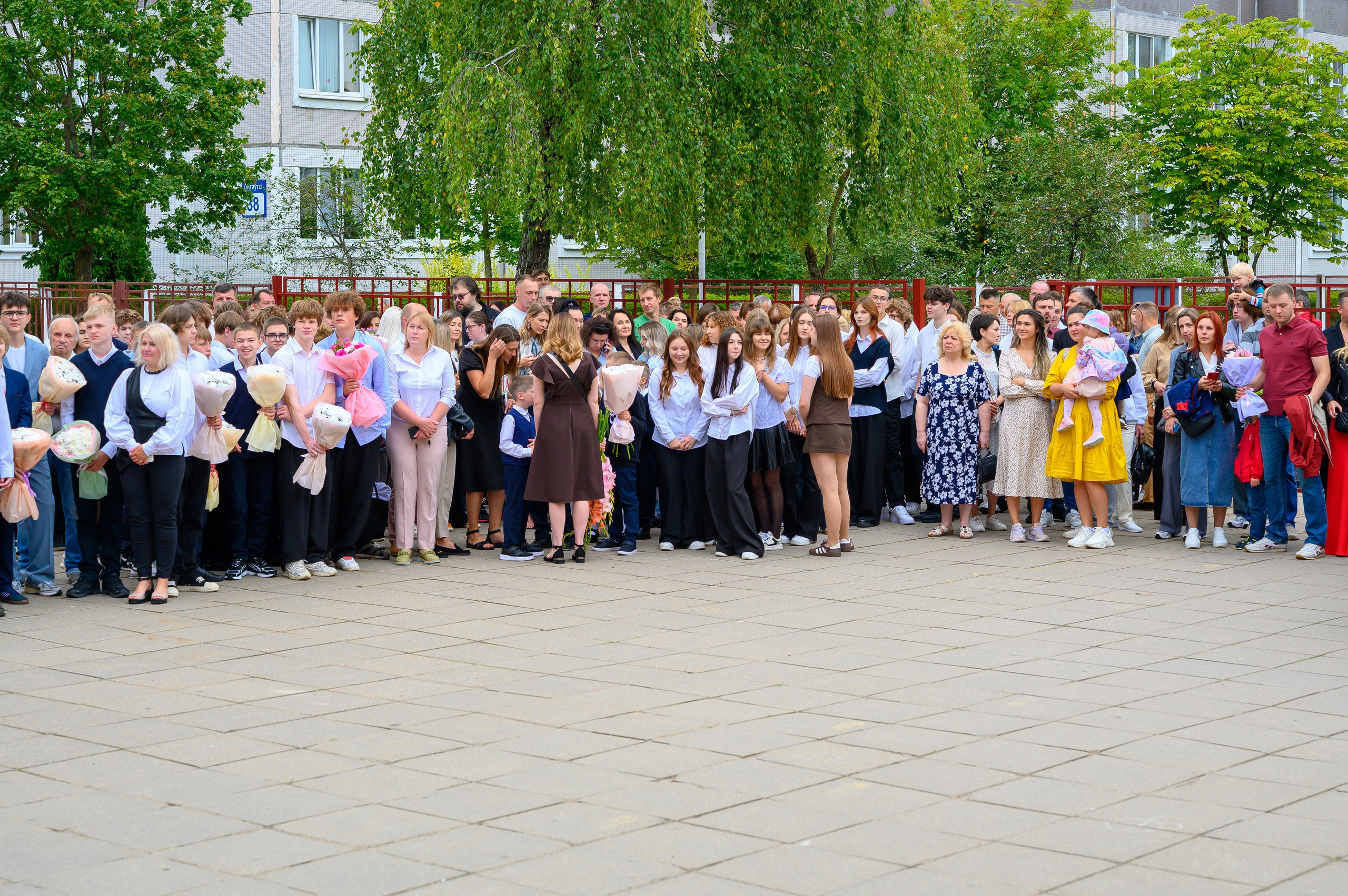 Вот звучит первый звонок, перед этим долгое приготовление к новому этапу в жизни, Яромир идет в школу. Фотоуслуги, услуги фотографа, фотографирование важных событий