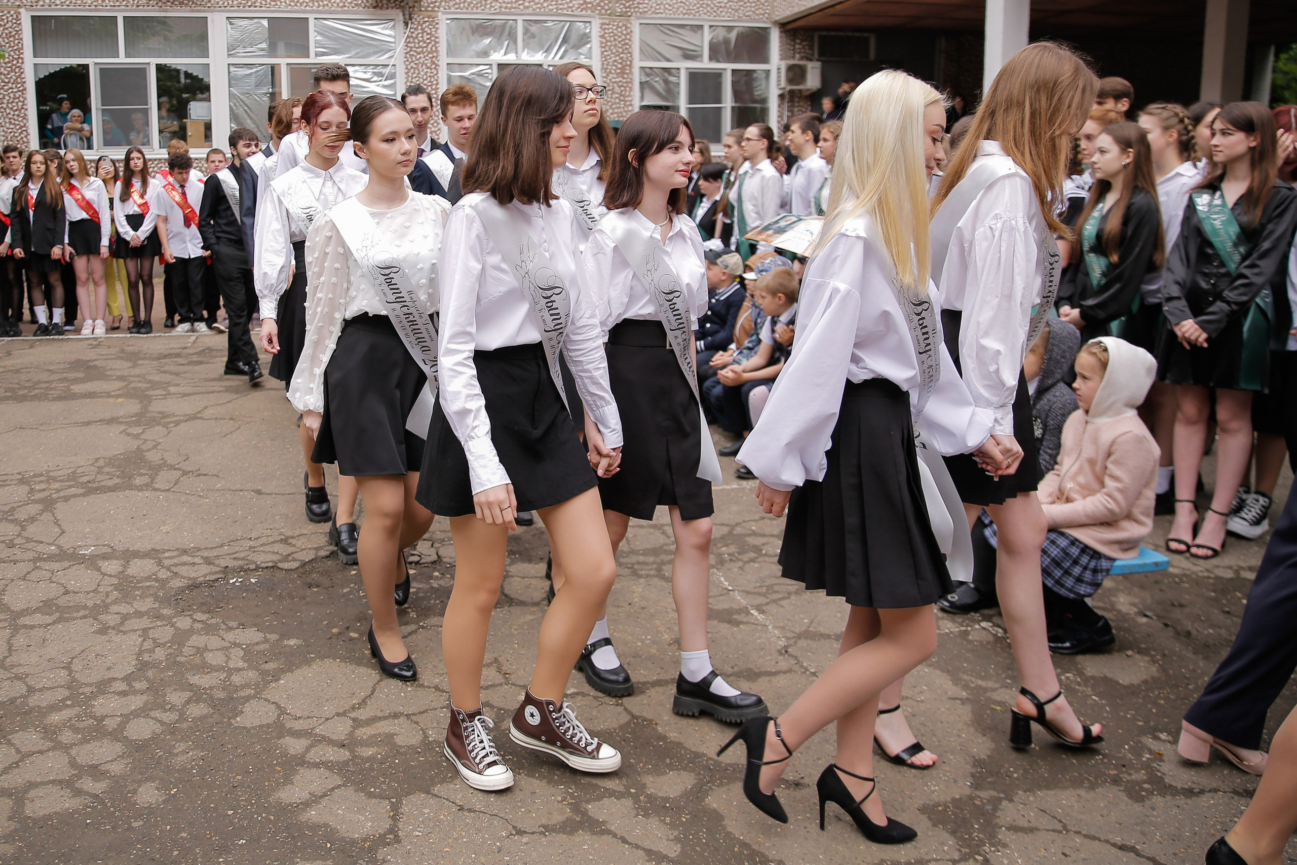 Последний звонок 11 класс. Классные выпускные альбомы Классфото Краснодар