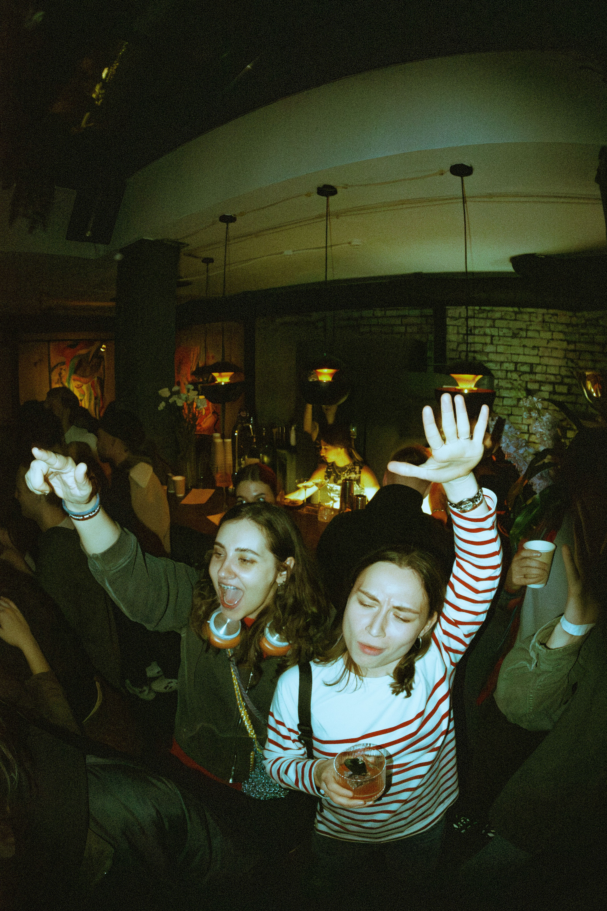 TVORINAPARTY (@youlovebu). Соня бу тебя сфоткала