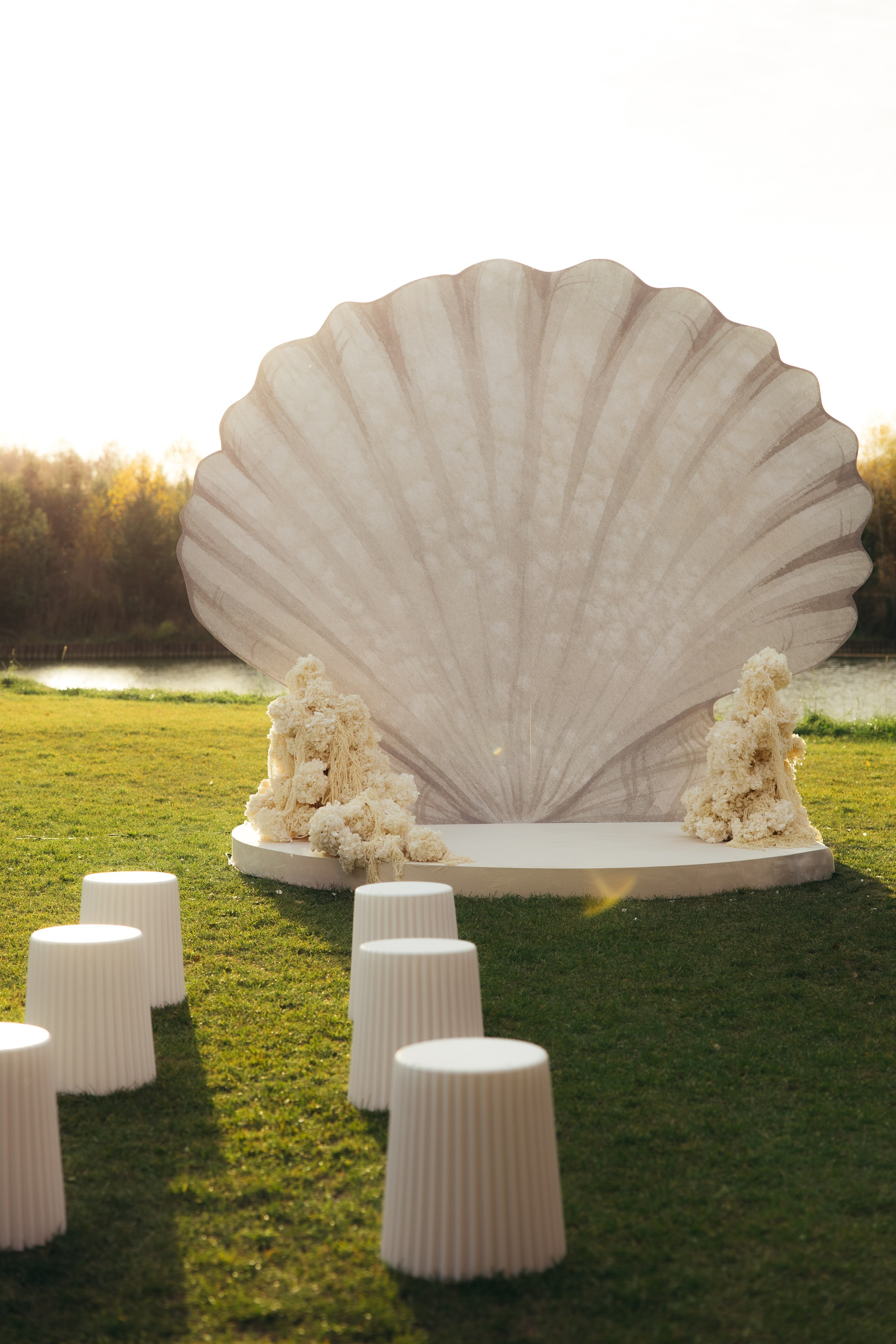 Таня и Тимур, утренние сборы в квартире и свадебный ужин. Фотограф любви в городе Казань