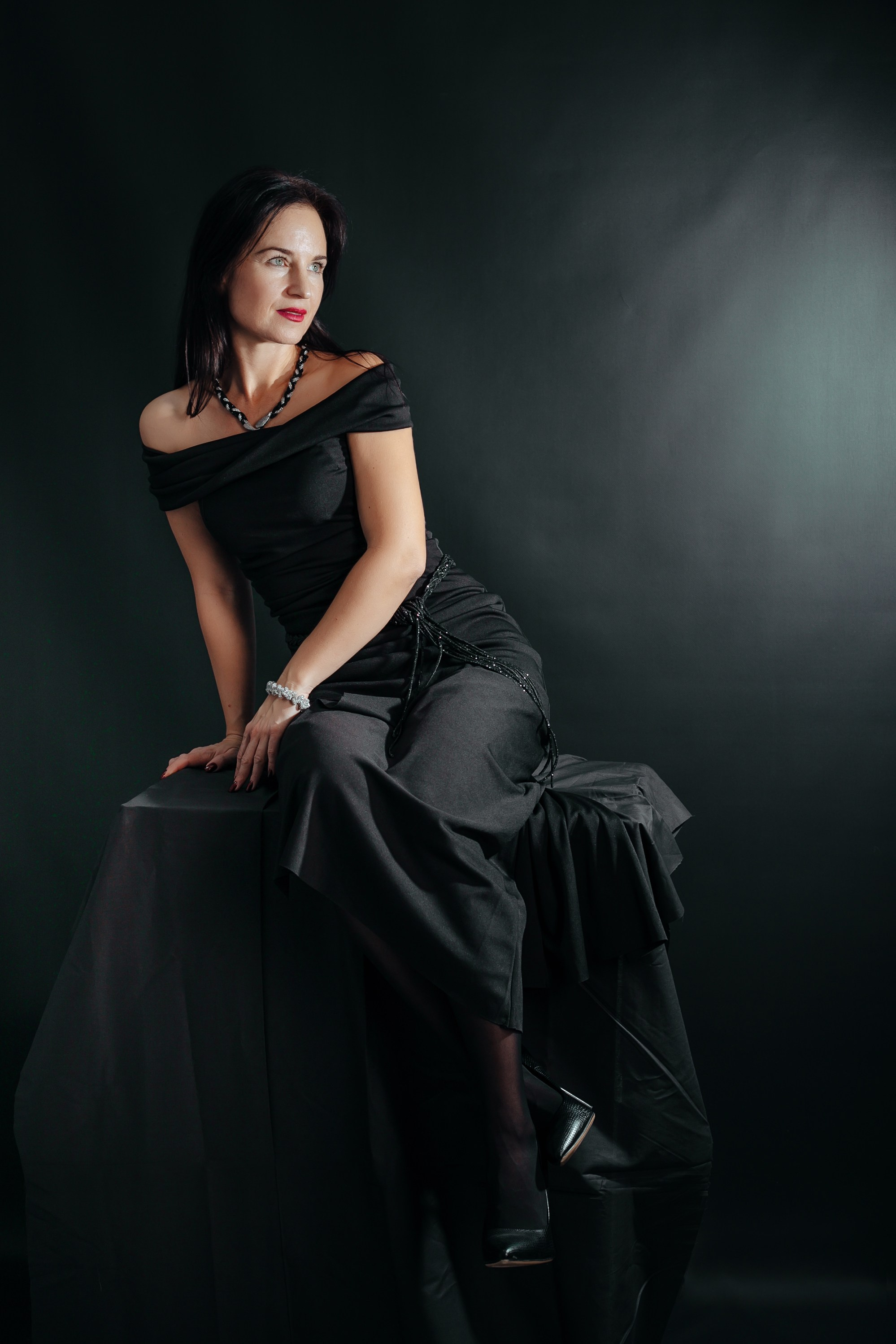 Фризлайт. Черный фон. Женский портрет. Фотограф Кравченко Юлия. Энгельс