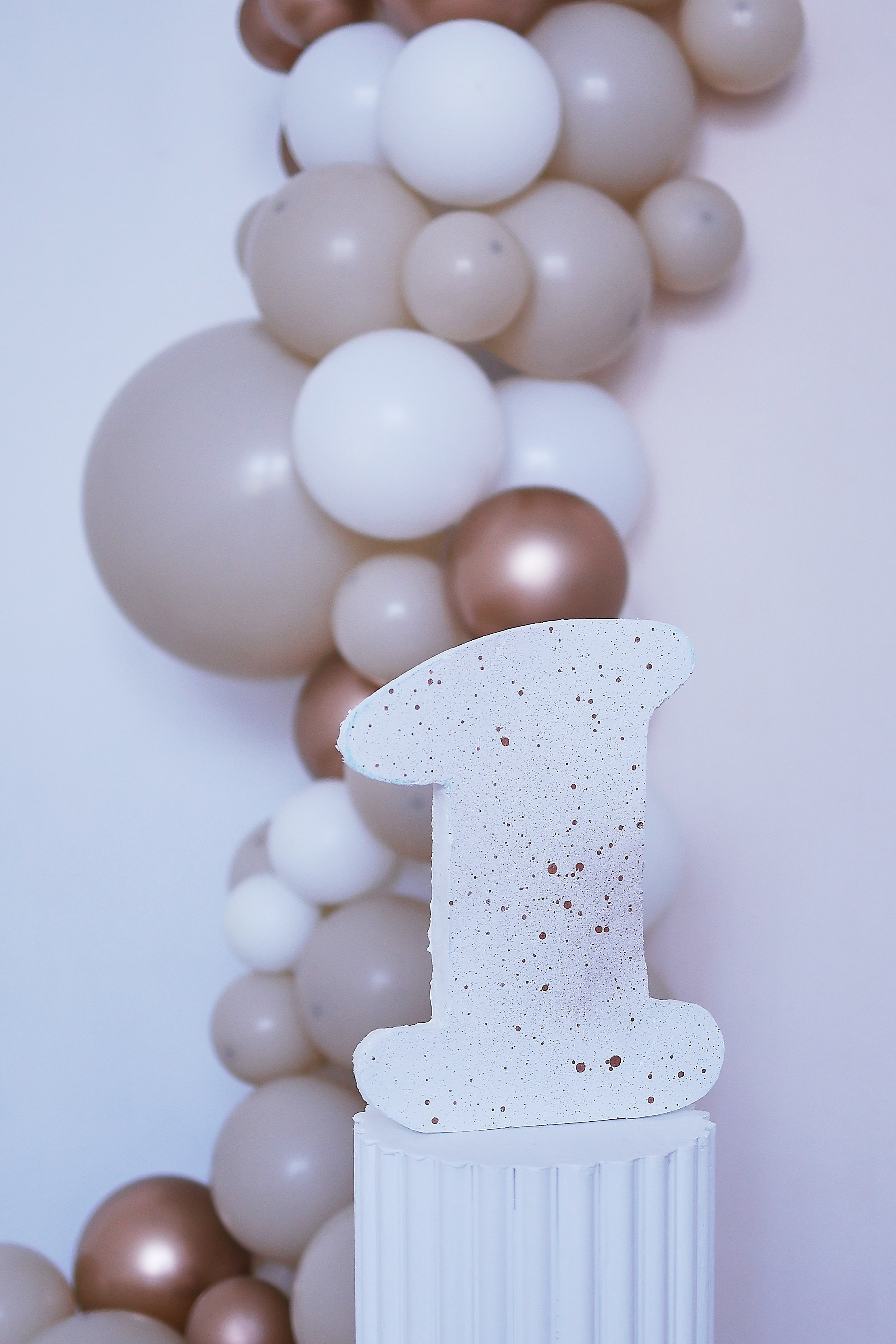 Зал Roomy «семейный». Фотостудия Roomy в Краснодаре | Семейные и детские съёмки дней рождения от 1 до 5 лет, аренда зала фотостудии