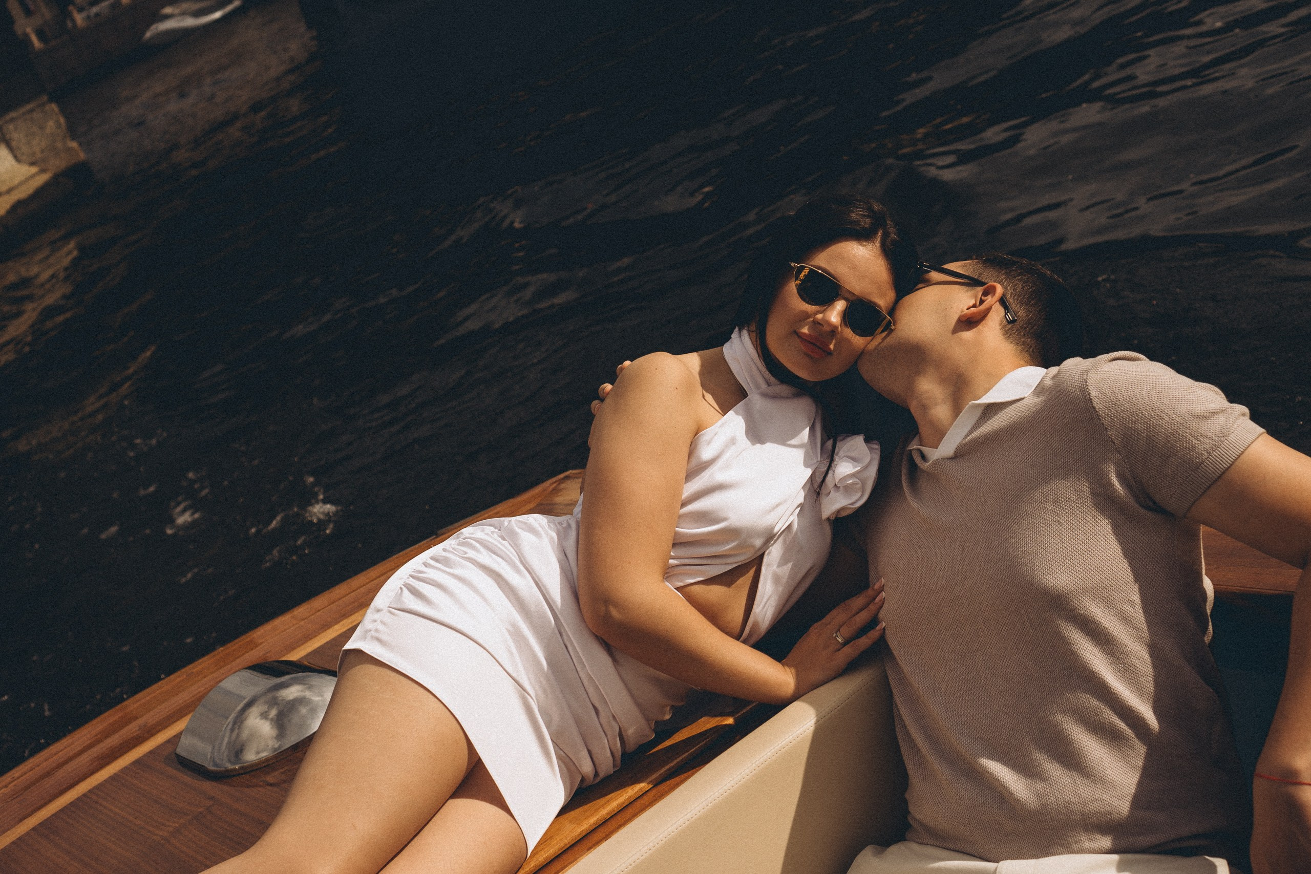 СВАДЕНБНАЯ СЬЕМКА НА КАТЕРЕ ПО КАНАЛАМ САНКТ-ПЕТЕРБУРГА И В АКВАТОРИИ НЕВЫ. Профессиональный фотограф, Санкт-Петербург — Виктория Богомолова