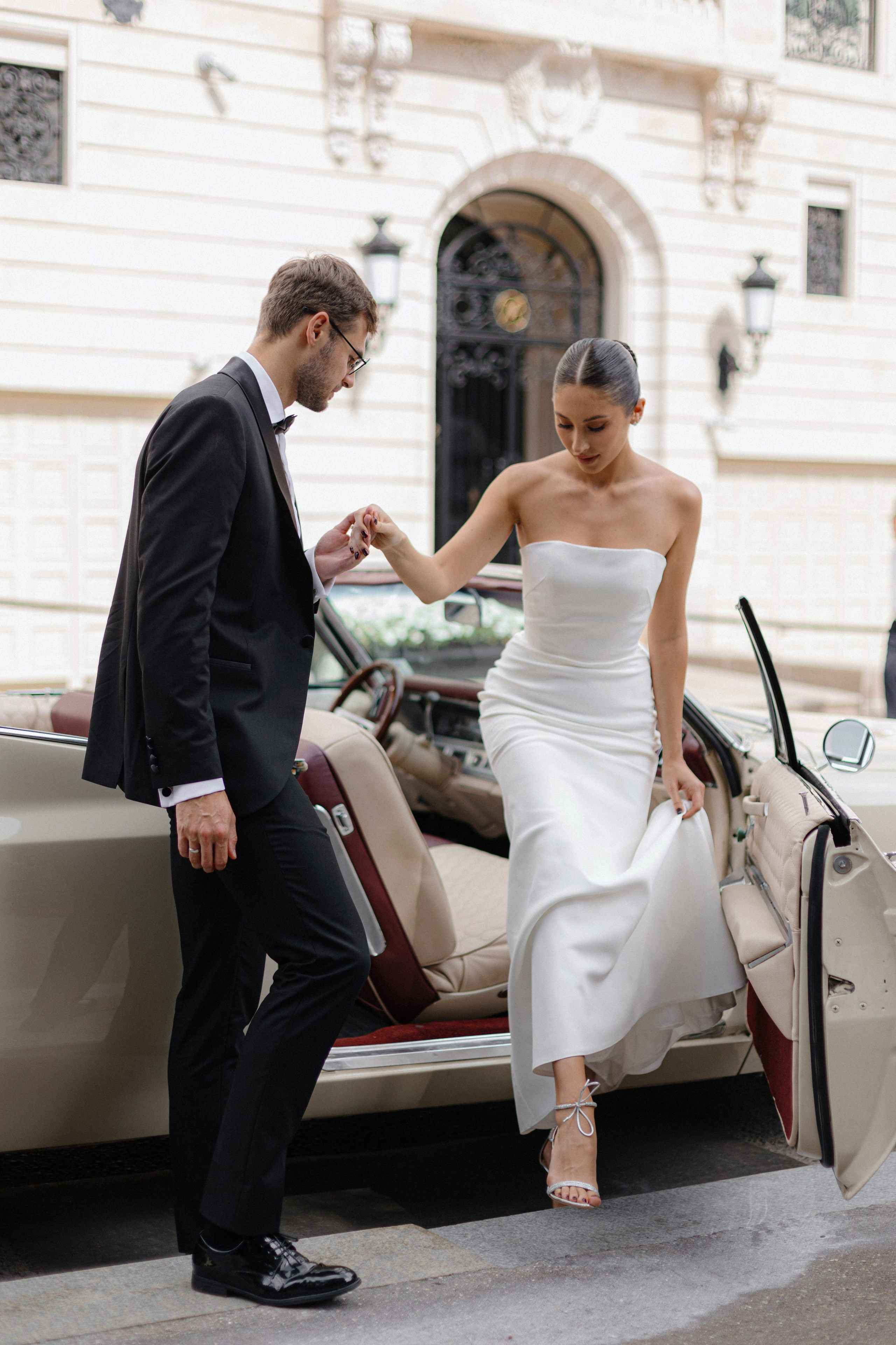 Фотосессия с кабриолетом в Москве свадебная. Свадебный фотограф Москва. Фотограф в Москве Валерия Рожкова