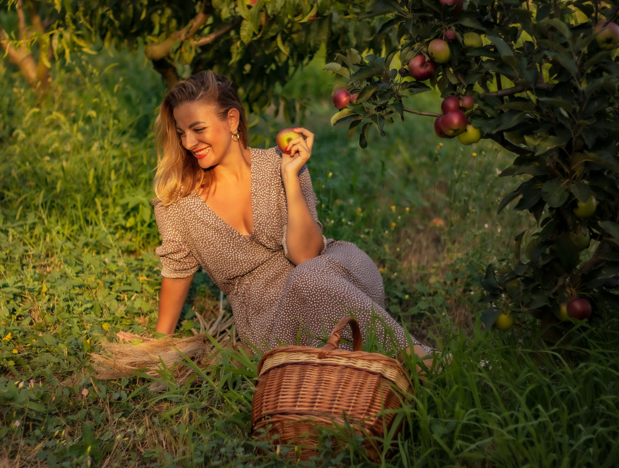 В персиковом саду…. Женский портрет и немного больше в Санкт-Петербурге