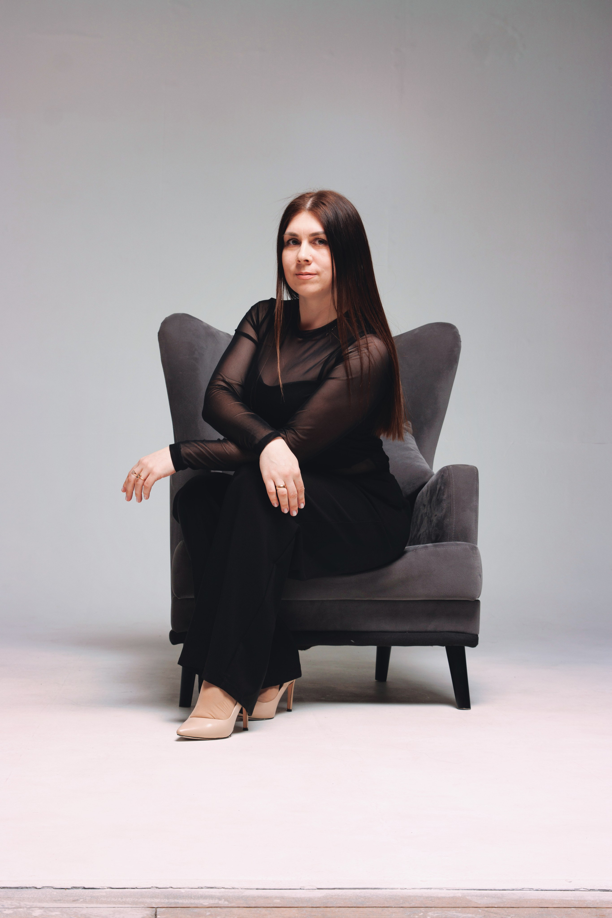 Фотосессия на циклораме для Елены и подруг — женская студийная съемка от фотографа Алексея. Репортажный фотограф на дни рождения и юбилеи в Улан-Удэ — Алексей Раднаев