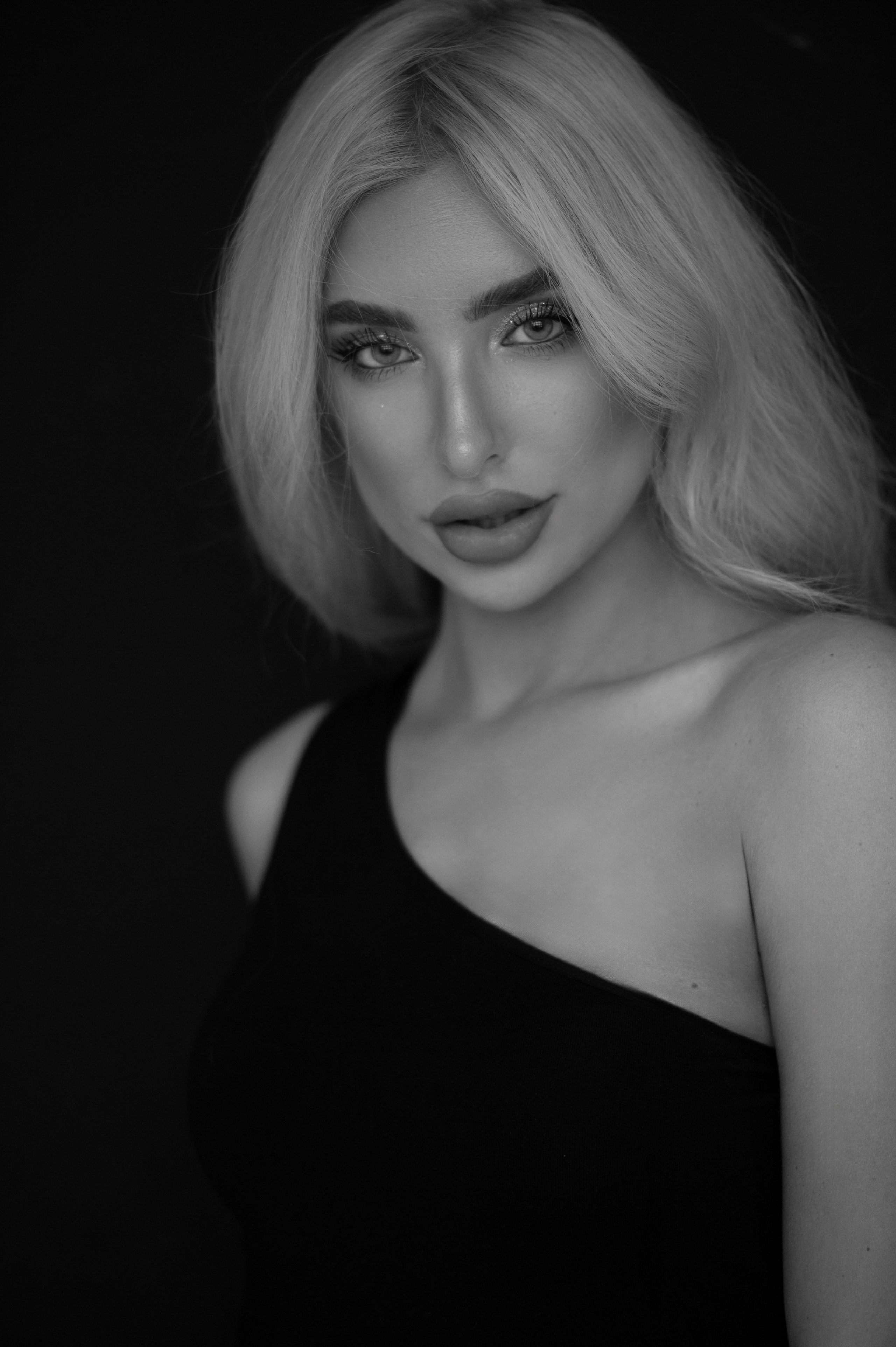 Фотосессия в стиле минимализм. Александр Mr.Brass — фотографирую женский портрет в Москве