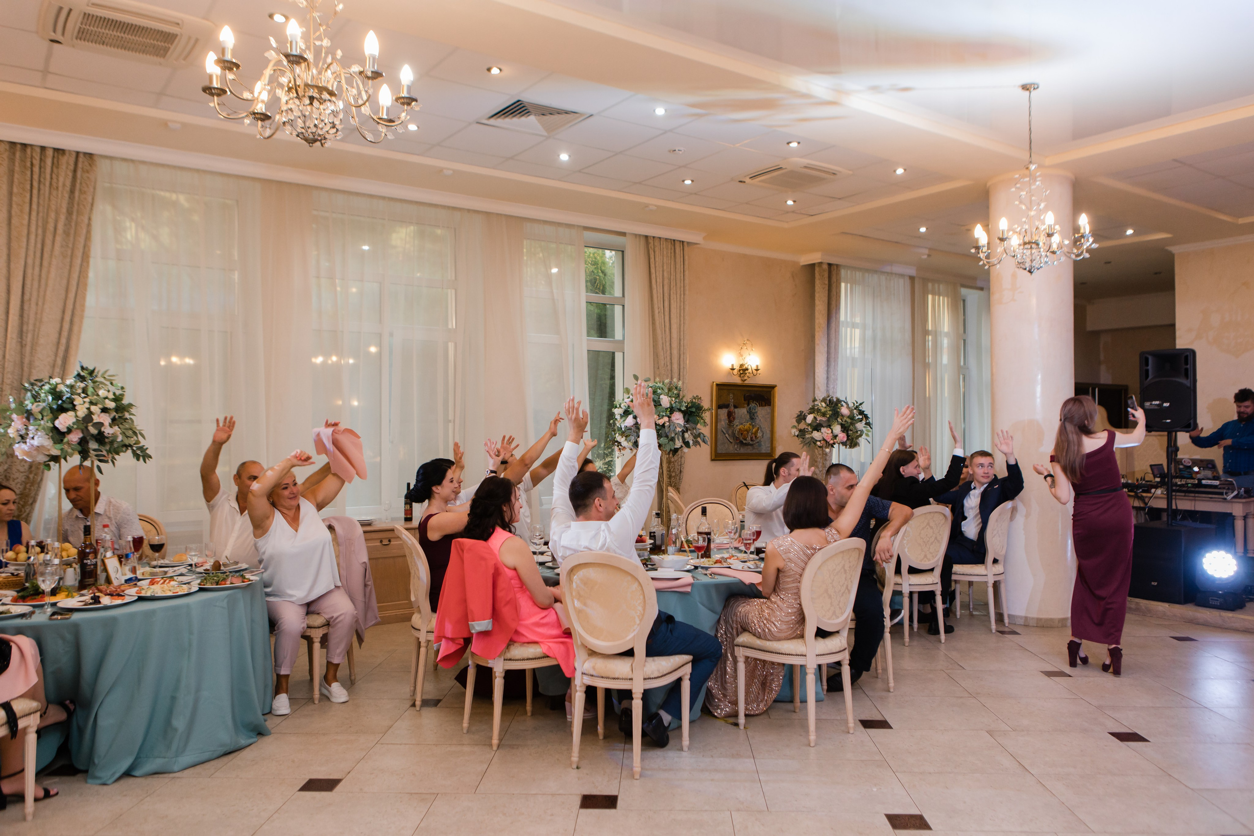 Свадебная фотосъемка Михаила и Ольги. День нашей свадьбы. Видеосъемка и фотосъемка свадеб. Фотограф и оператор на свадьбу. Видеосъемка подкастов, собственная видео-фотостудии. Предметная фотосъемка