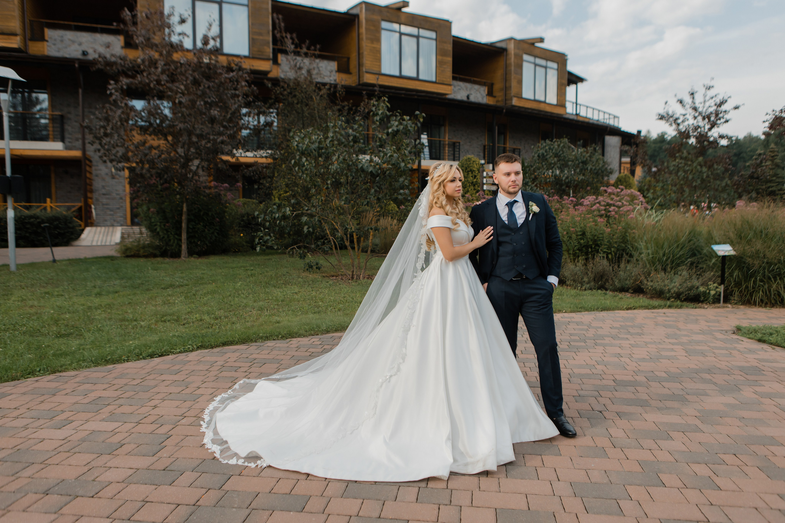 Юрий и Кристина. Видеосъемка и фотосъемка свадеб. Фотограф и оператор на свадьбу. Видеосъемка подкастов, собственная видео-фотостудии. Предметная фотосъемка