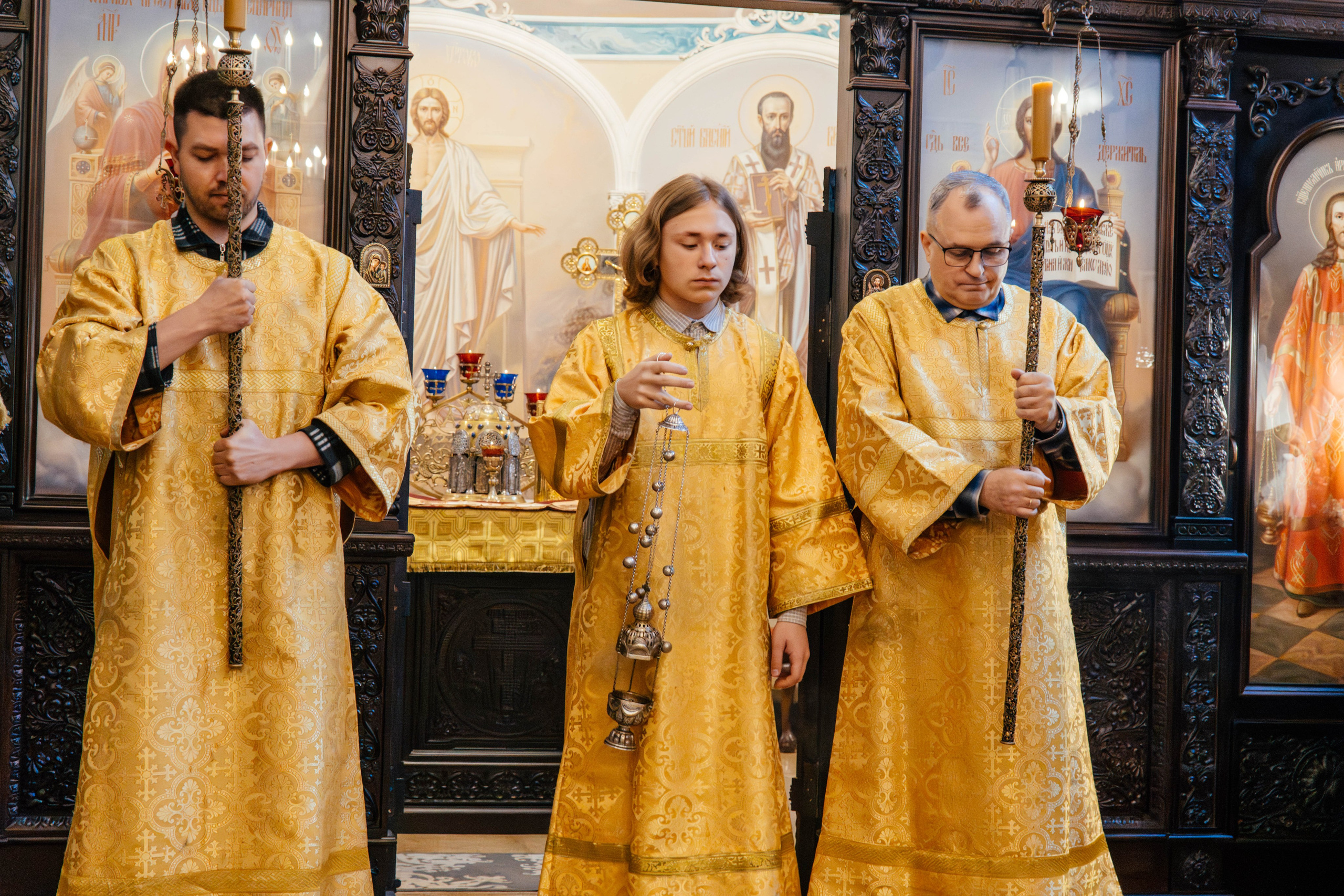 Литургия в храме блж. Ксении Петербургской д. Слобода. Фотограф Москва Валерия Веденина