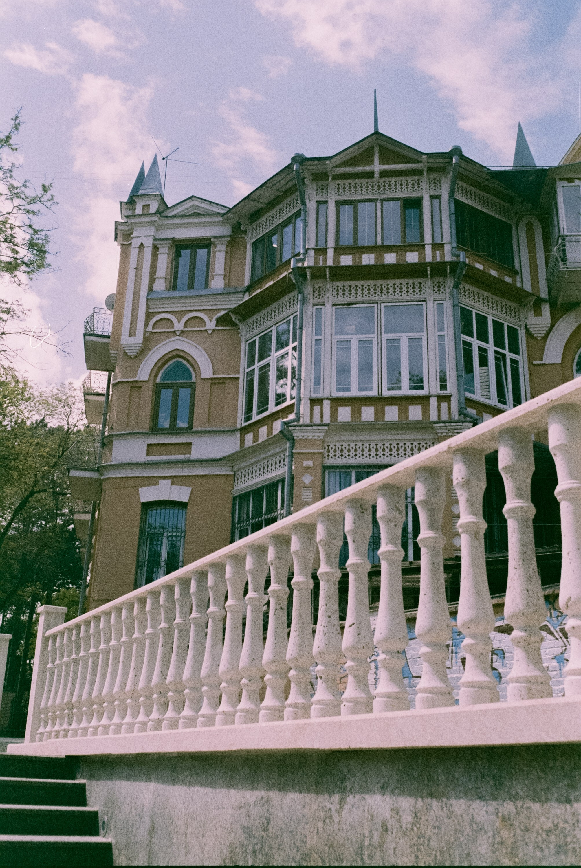 Кисловодск 11 мая / Fujicolor Superia 200 (просрочка) / Minox 35GT