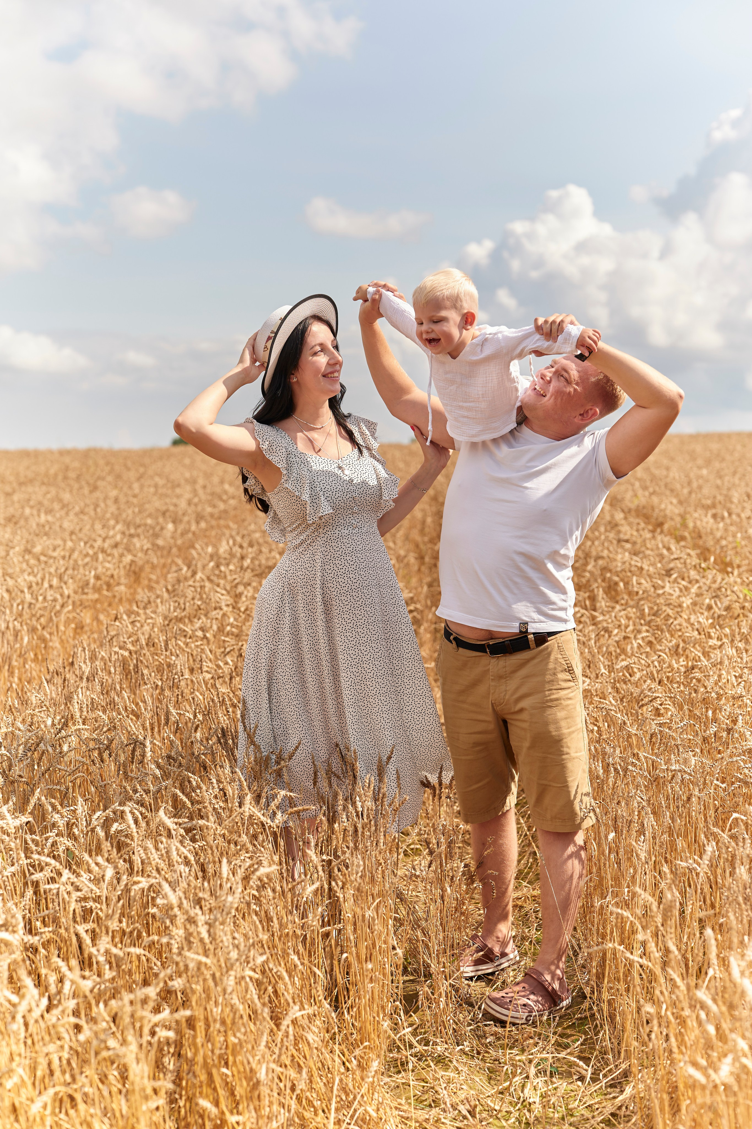 Семейная Фотосессия в поле. Семейный и женский фотограф в Москве Зоя Бучерова