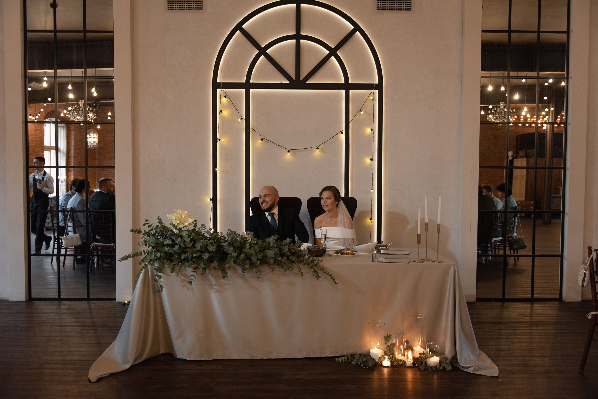 свадебный банкет в весеннем лофте