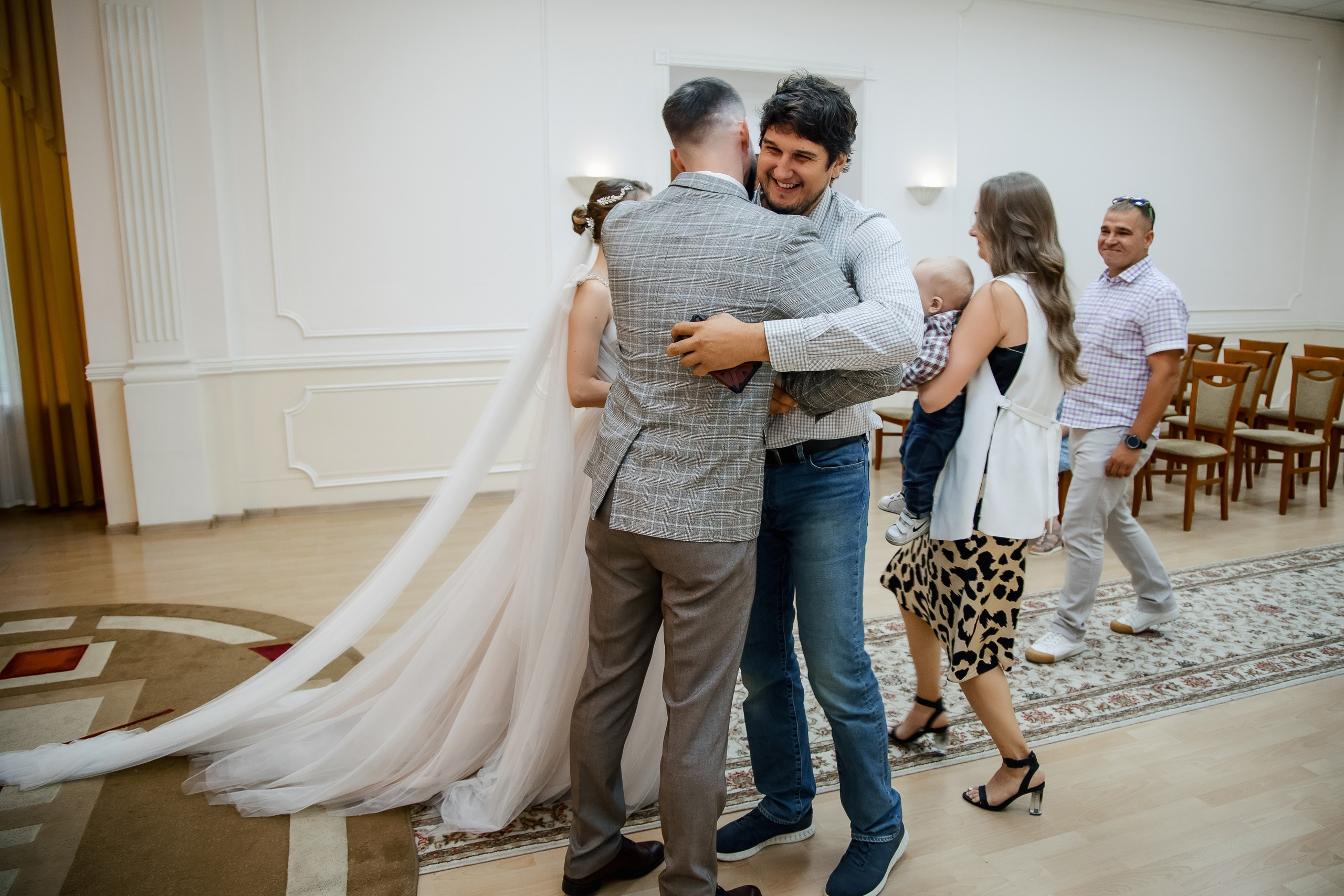 Степан и Ульяна. Утро. Загс. Прогулка. Дождь и солнце. Свадебный фотограф в Хабаровске