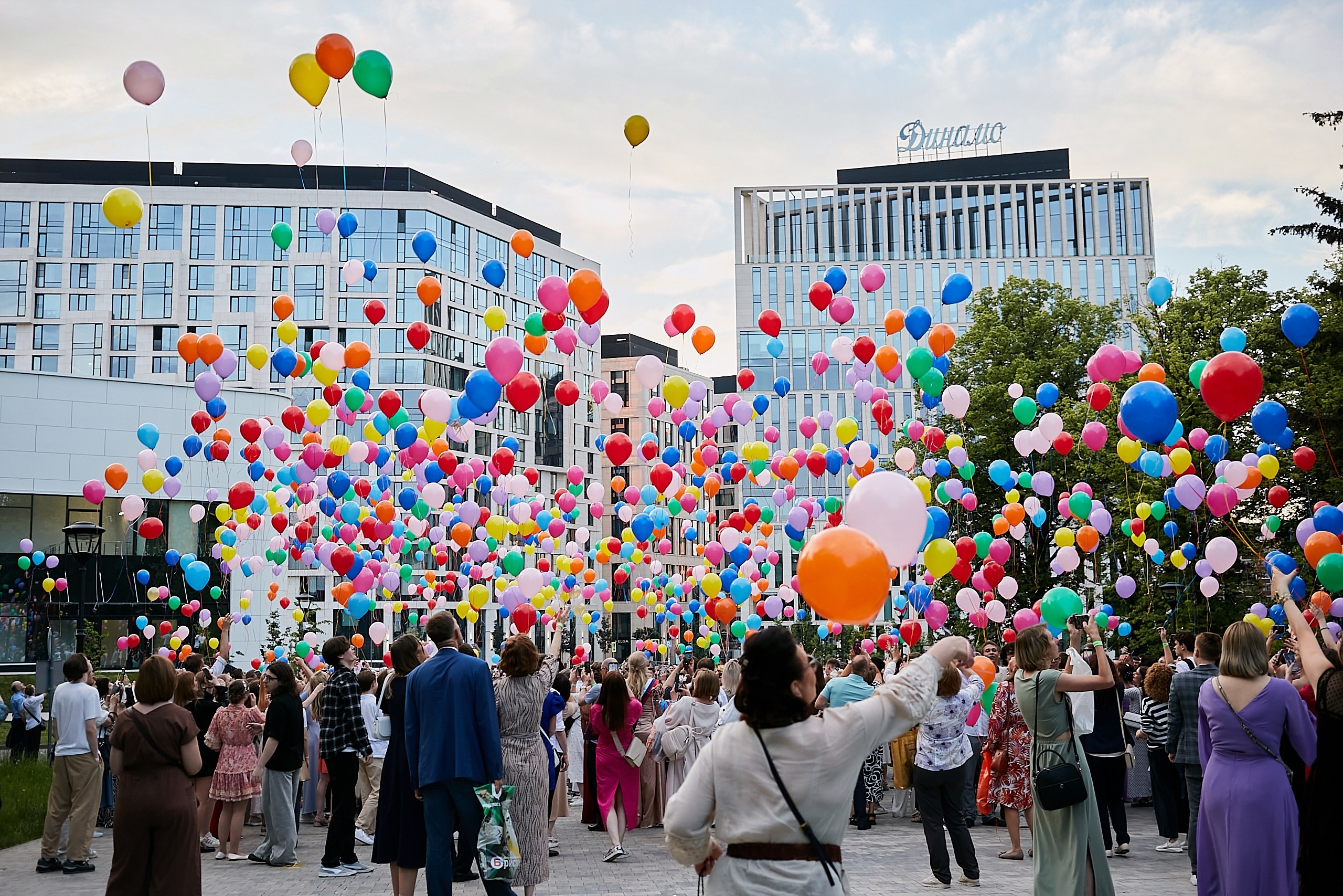 Выпускной 2024 концертный зал Академия ВТБ. Фотограф и Видеограф в Москве. Олег Корушев
