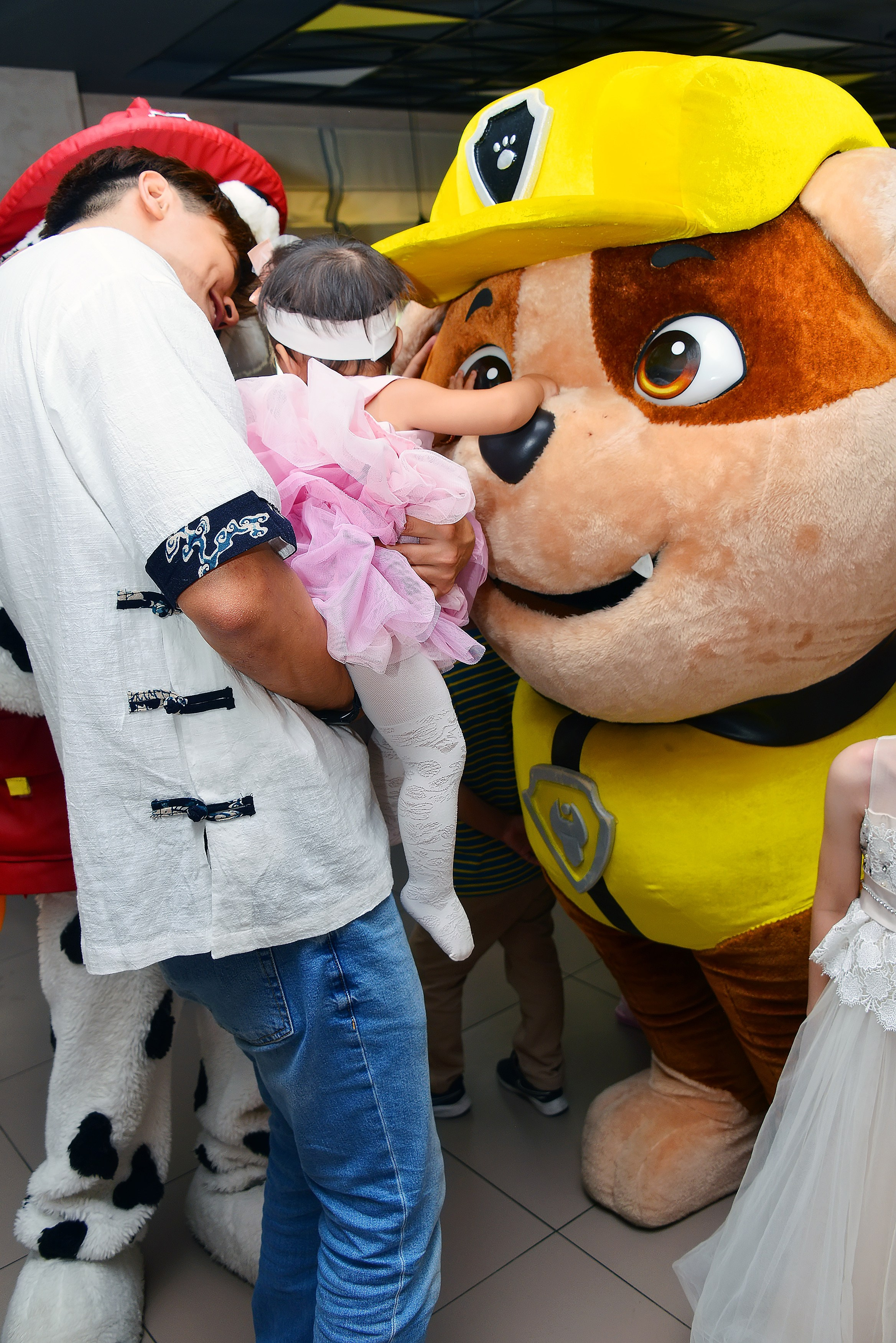 Дети-5 (Адель-1годик). Фотосъёмка. Фотограф Сергей Авдеев-семейный и детский фотограф в Алматы