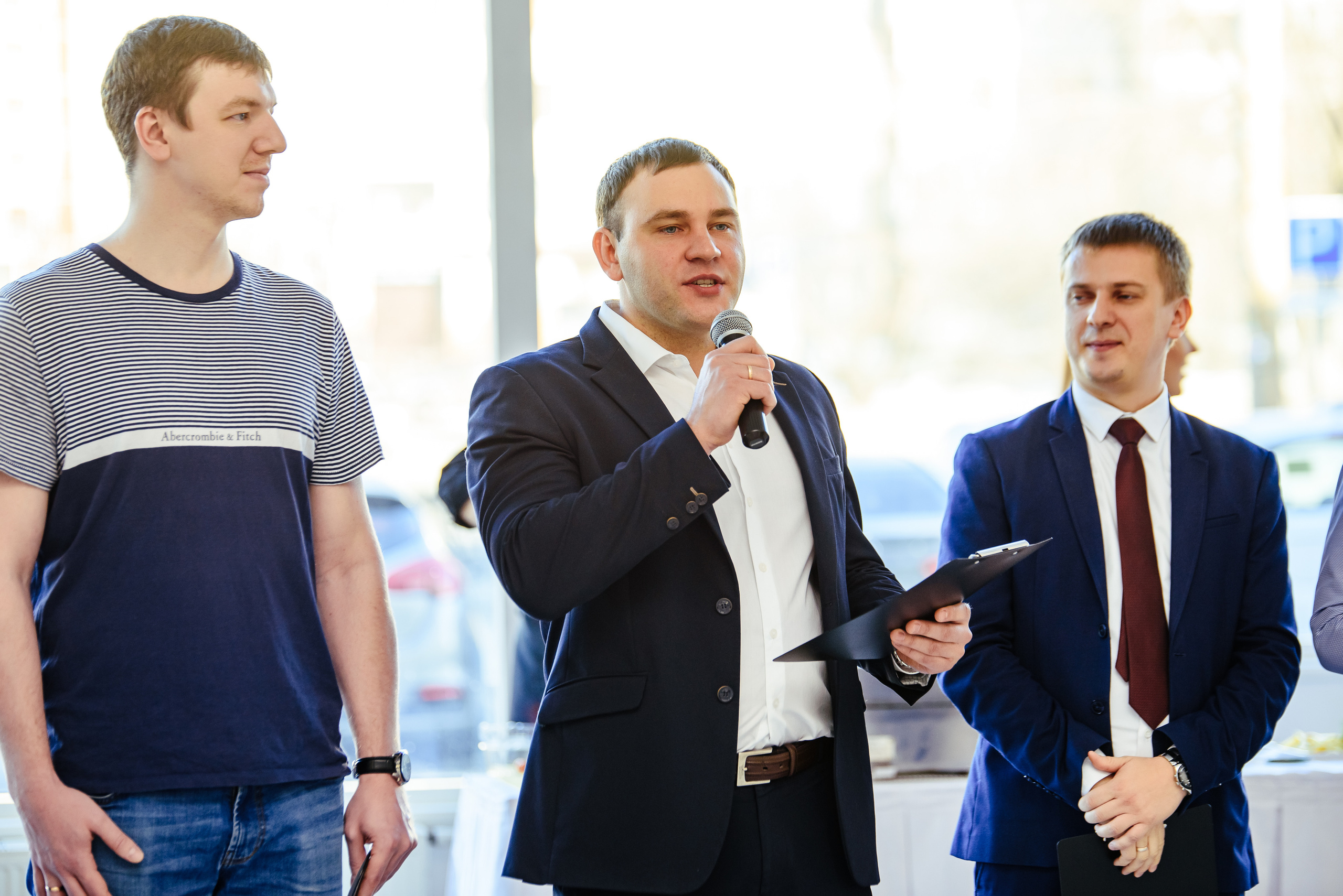 Фотосъемка репортажа с празднования 8 марта в KIA-центре, Челябинск. Свадебный и просто хороший фотограф в Челябинске