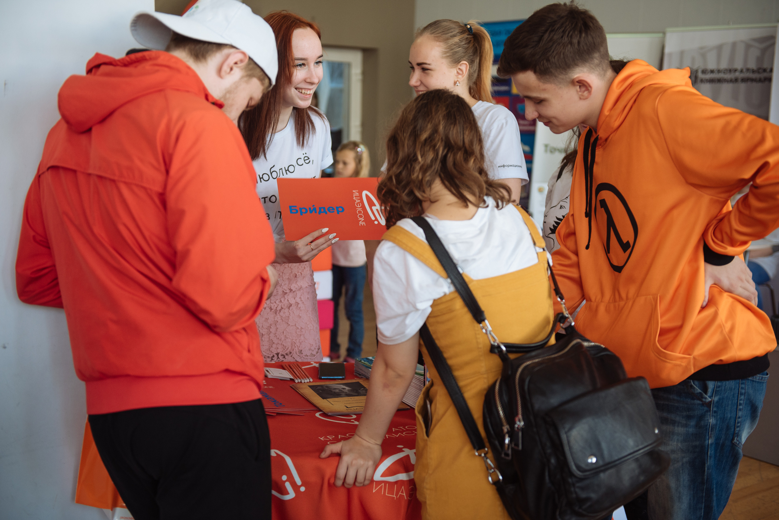 Южноуральская книжная выставка-ярмарка в Союзе Художников, Челябинск. Свадебный и просто хороший фотограф в Челябинске