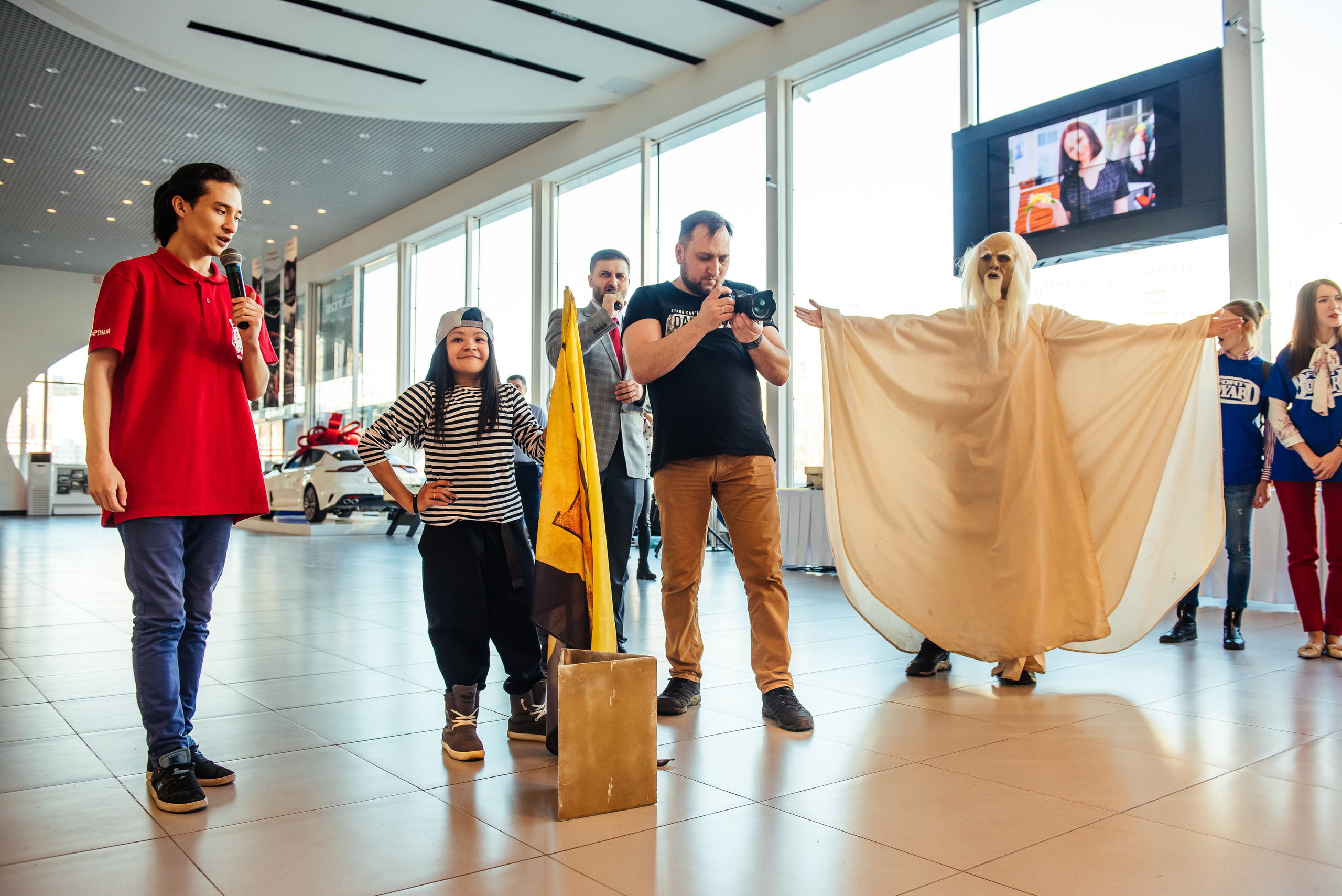 Фотосъемка репортажа с празднования 8 марта в KIA-центре, Челябинск. Свадебный и просто хороший фотограф в Челябинске