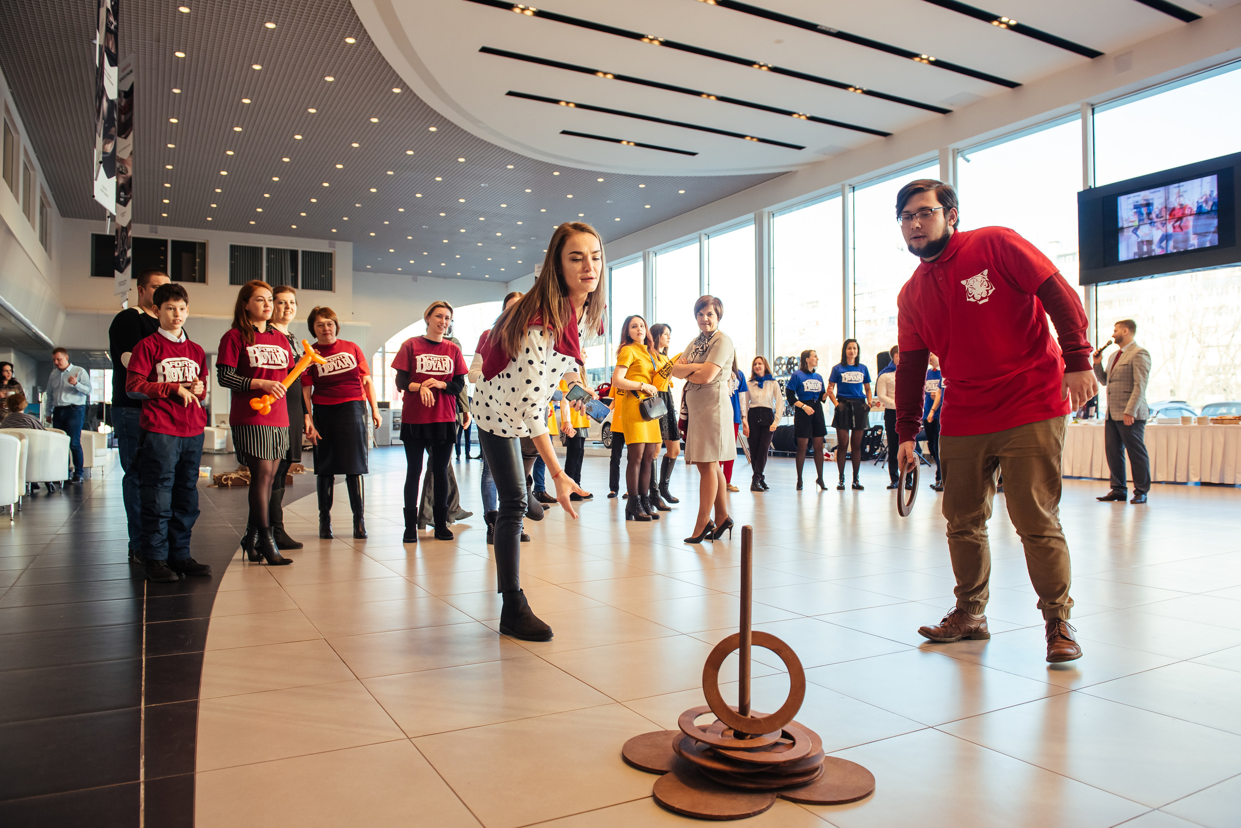Фотосъемка репортажа с празднования 8 марта в KIA-центре, Челябинск. Свадебный и просто хороший фотограф в Челябинске